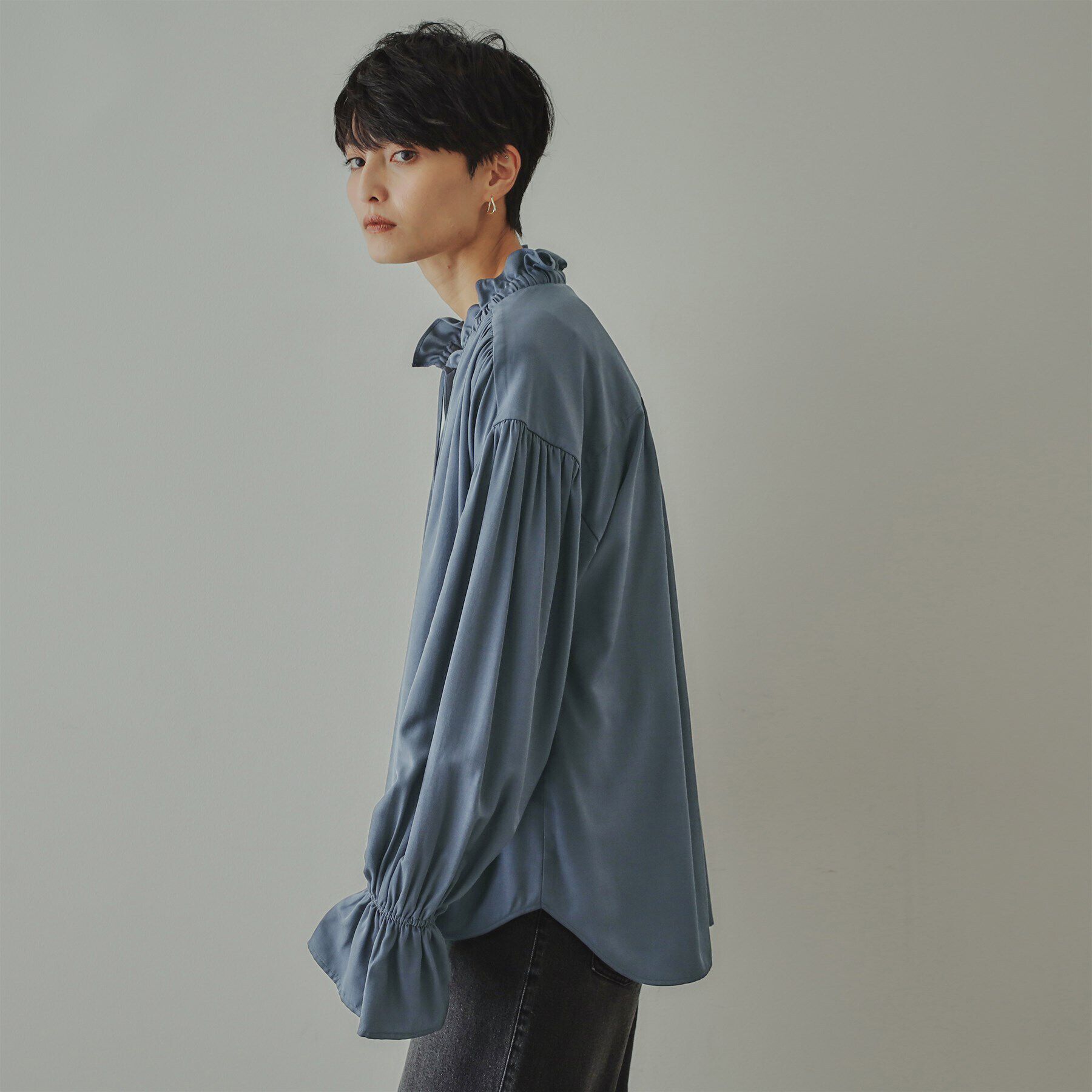 OPAQUE.CLIP「【大草直子さんコラボ】フリルネックブラウス」|シャツ・ブラウス|