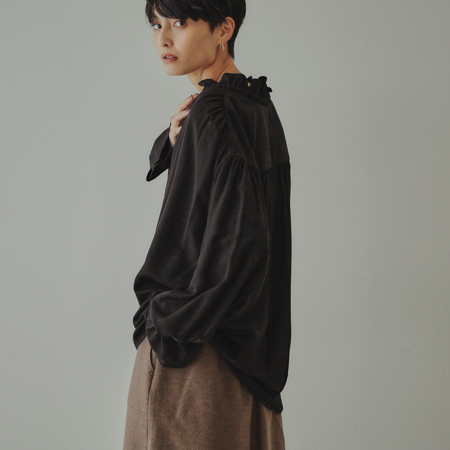 OPAQUE.CLIP「【大草直子さんコラボ】フリルネックブラウス」|シャツ・ブラウス|