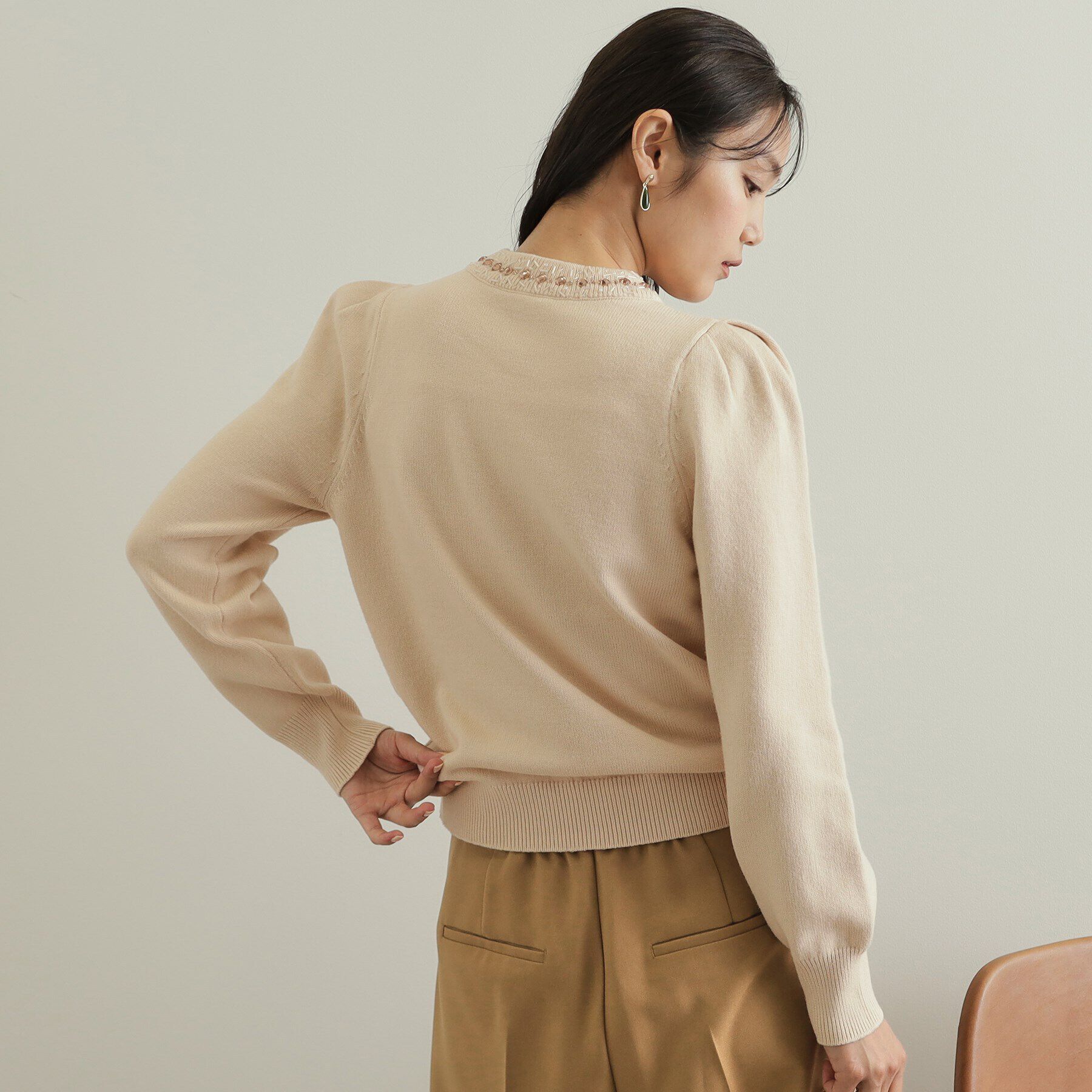 OPAQUE.CLIP「《美人百花掲載》ビジューネックパフスリーブニット【洗える】」|ニット・セーター|