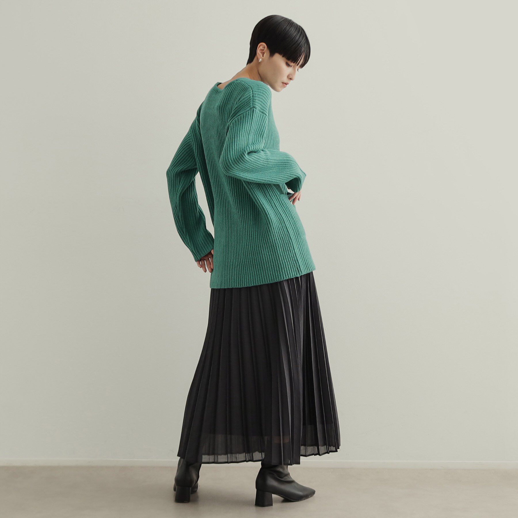 OPAQUE.CLIP「金ボタン付ポケットVネックニット【洗濯機洗い可】」|ニット・セーター|