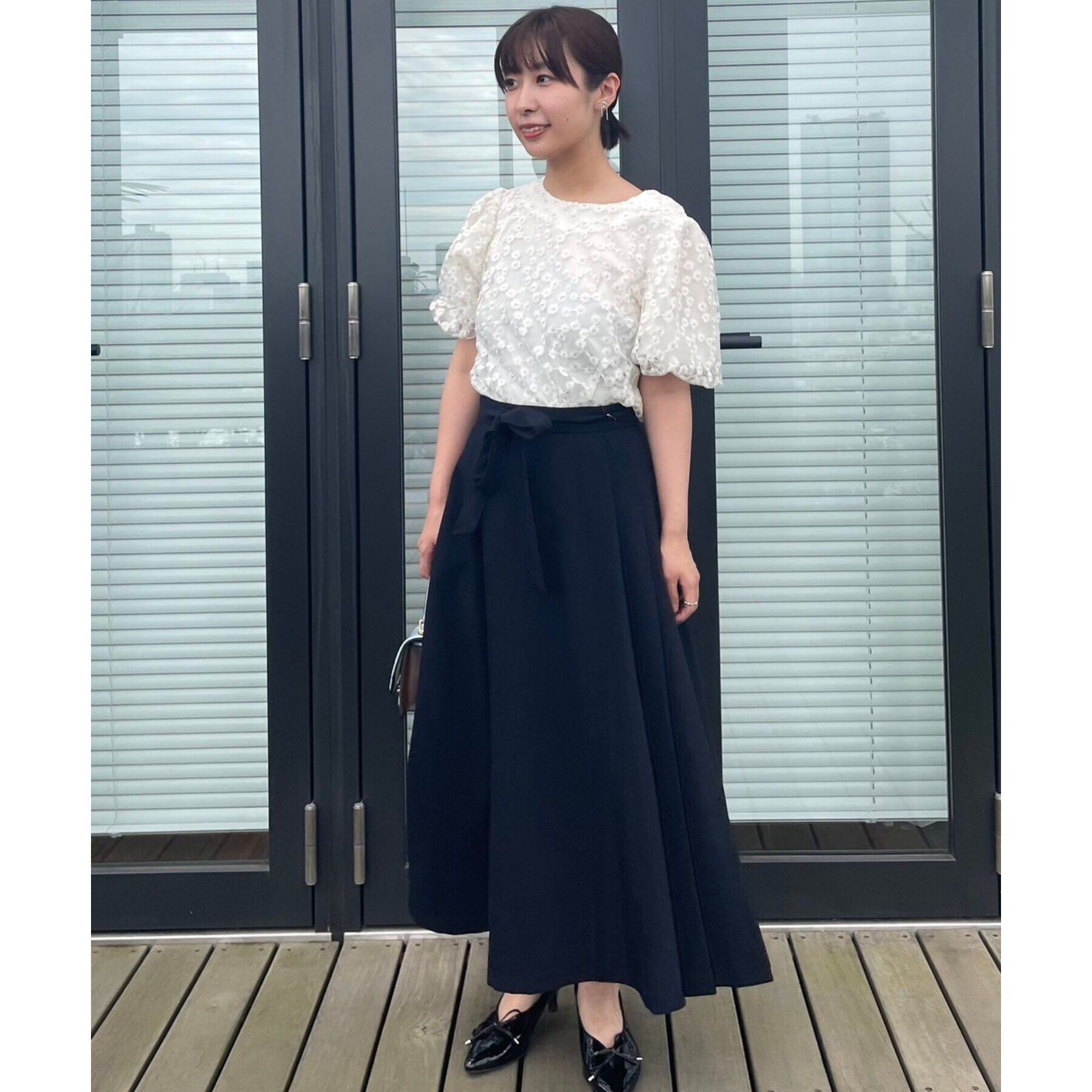 Couture broach「【二の腕カバー】デイジーエンブロ刺繍ブラウス」|シャツ・ブラウス|