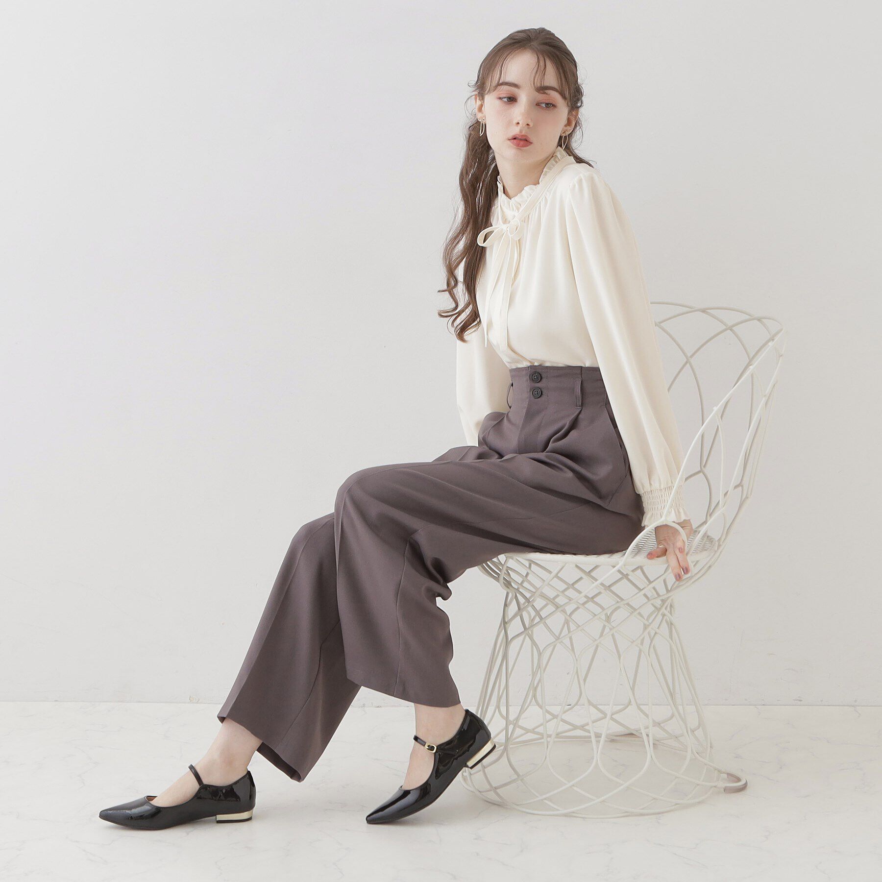 Couture broach「【好印象なレディブラウス】タイ付きピコフリルブラウス」|シャツ・ブラウス|