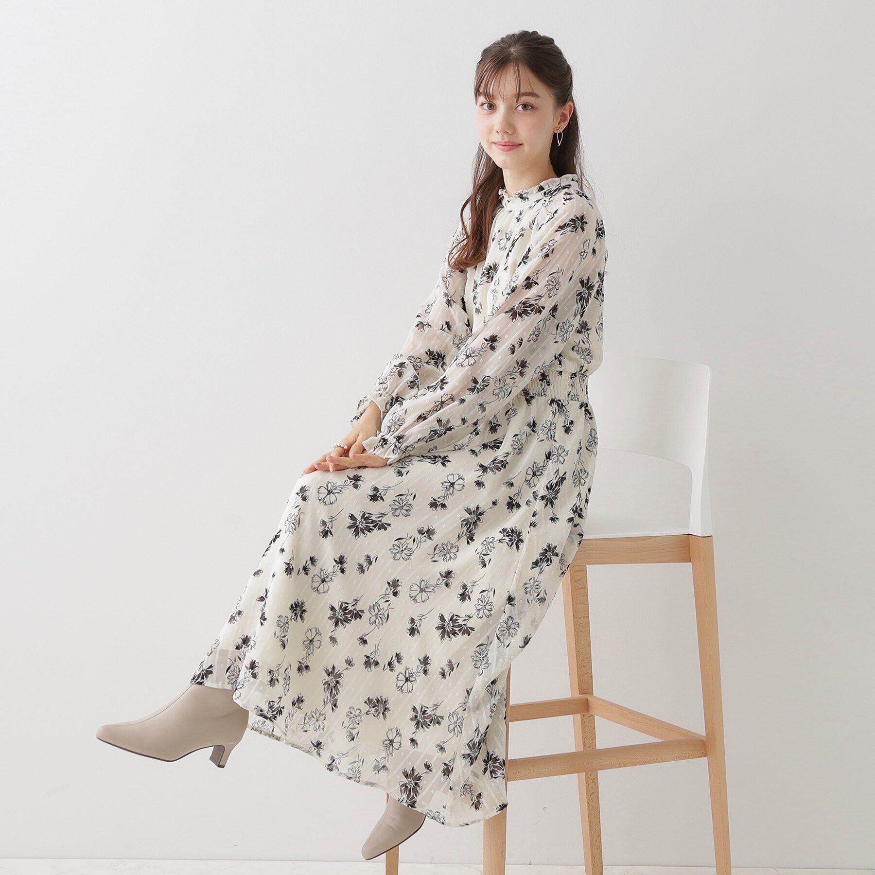 Couture broach「【洗える・一枚で着映える】フラワージャカードワンピース」|ワンピース|ｵﾌﾎﾜｲﾄ(103)