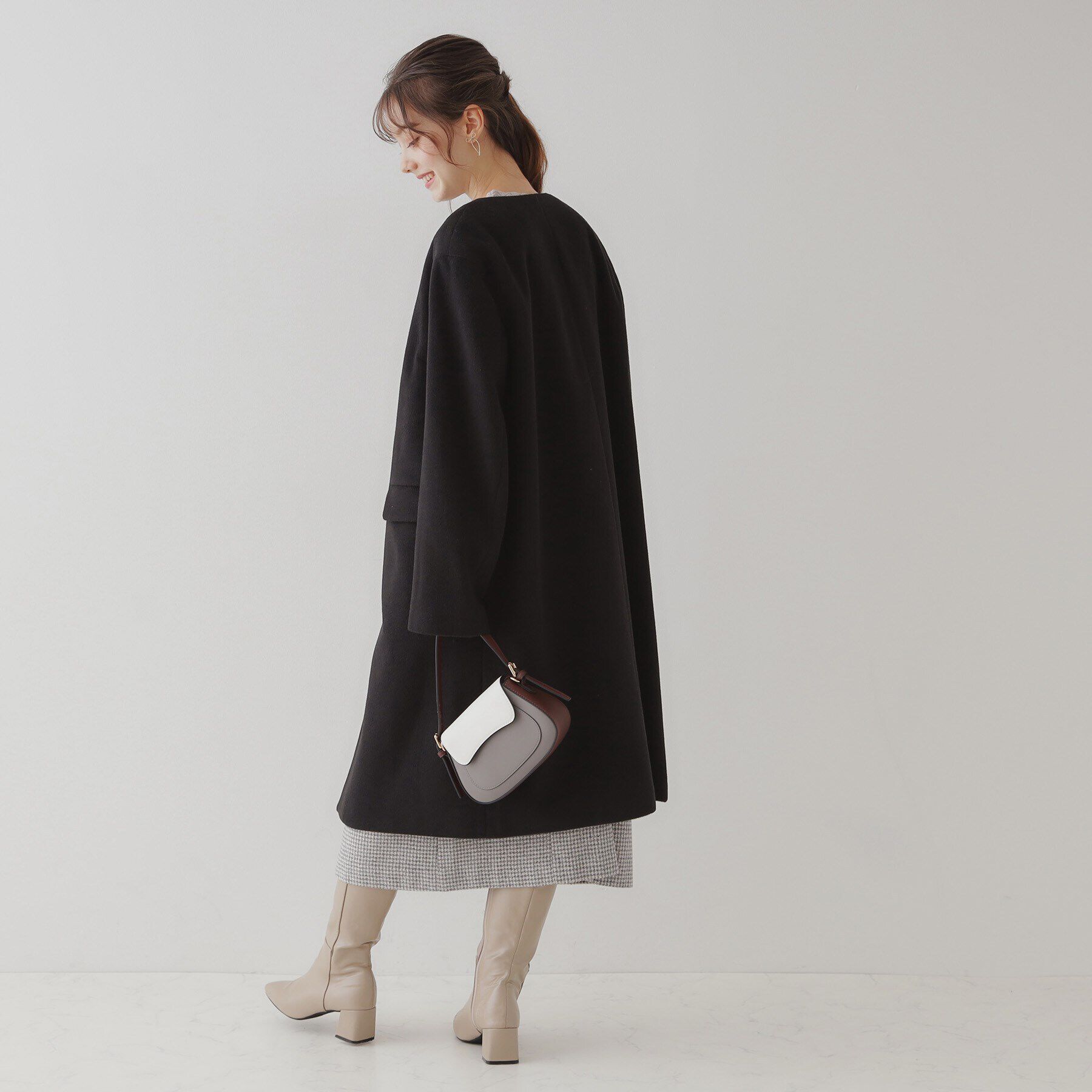 Couture broach「【プチプラ・華やかさを高める】ビジュー釦ロングコート」|ノーカラーコート|