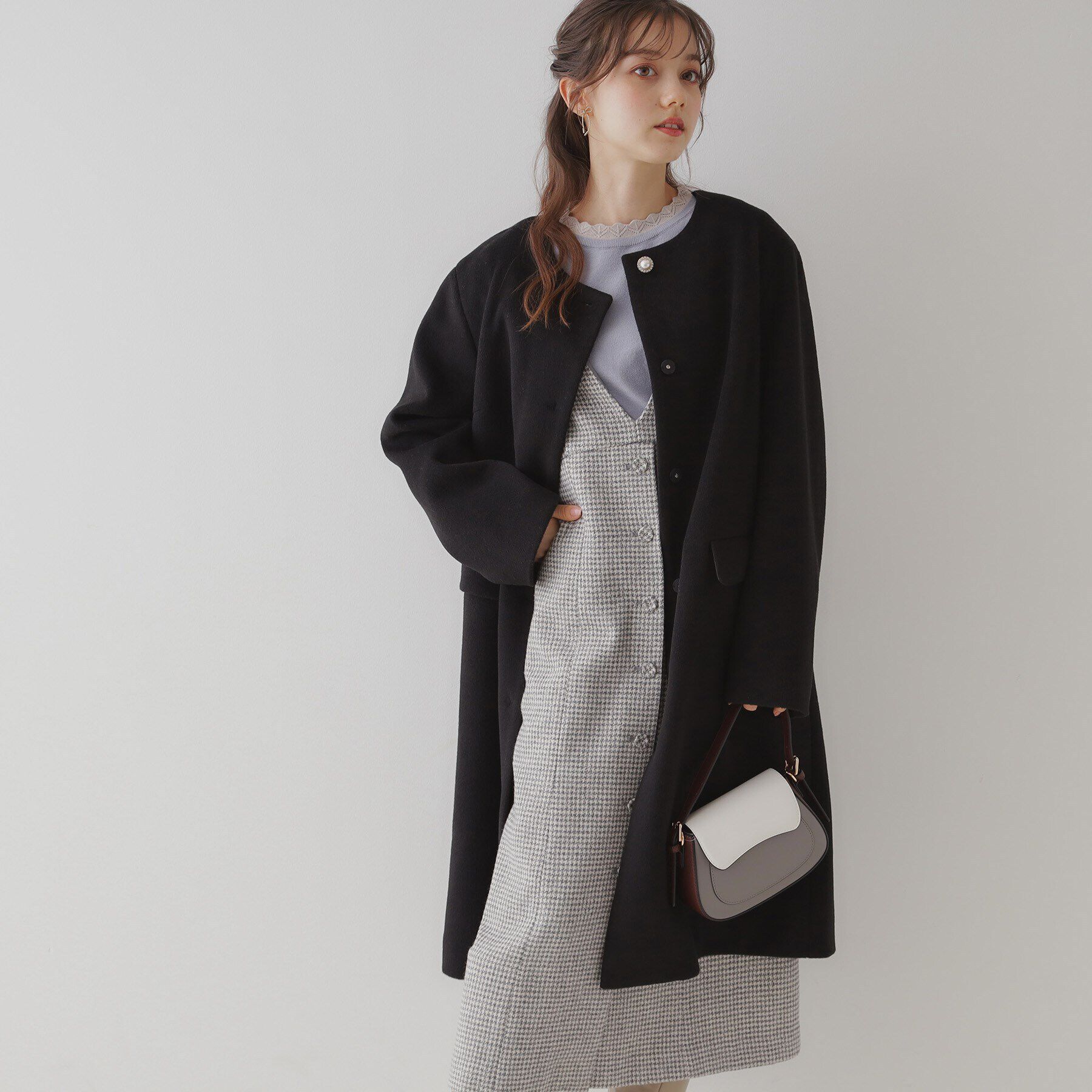 Couture broach「【プチプラ・華やかさを高める】ビジュー釦ロングコート」|ノーカラーコート|