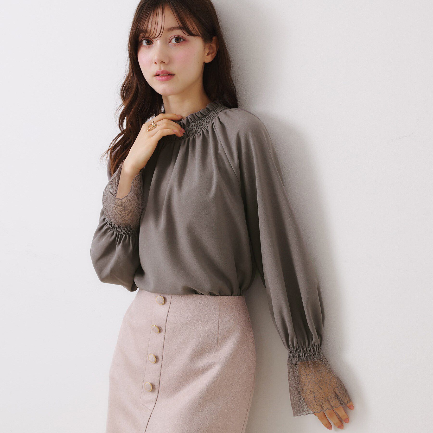 Couture broach「【大人可愛い・通勤】レースキャンディーシャーリングチュニック」|シャツ・ブラウス|チャコールグレー(0