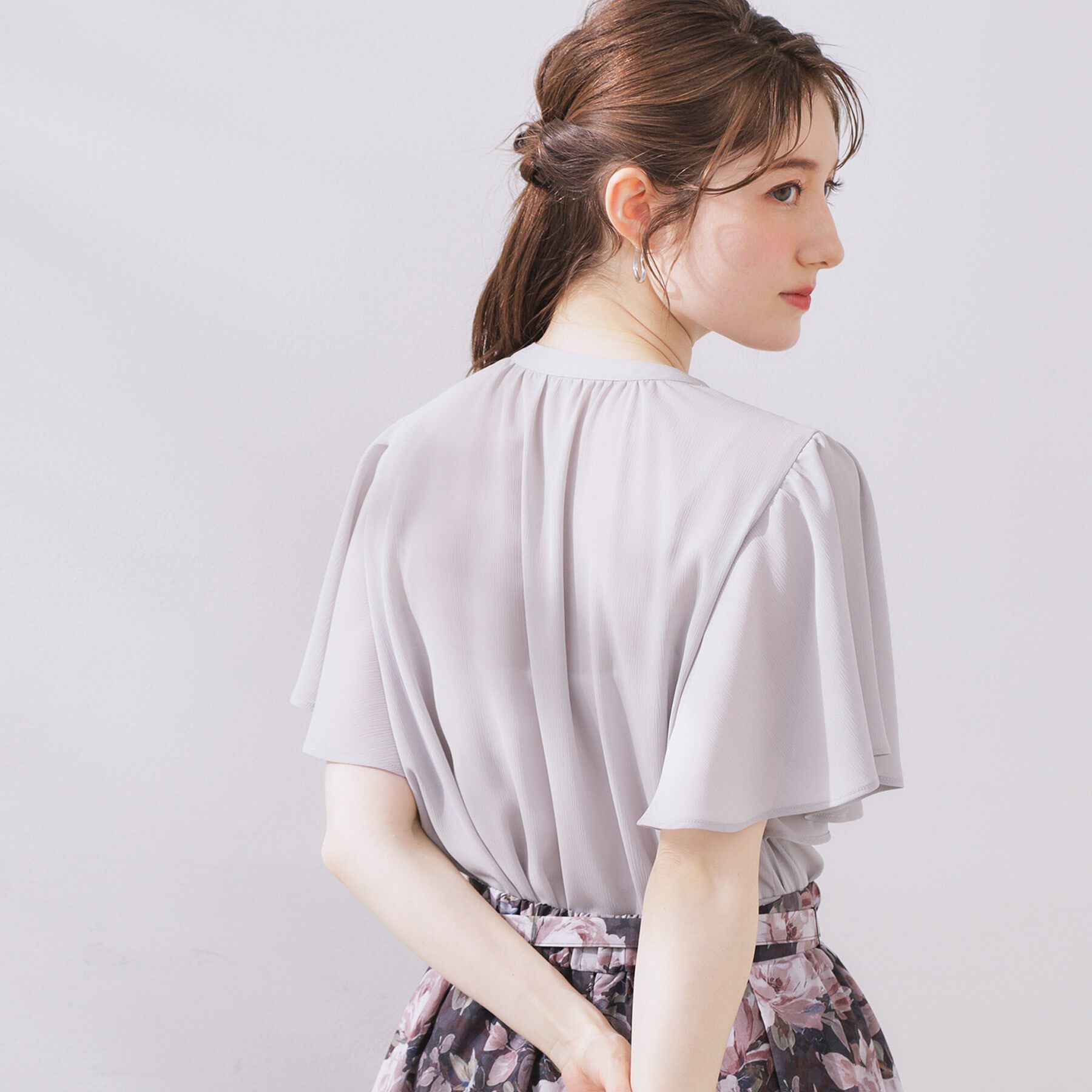 Couture broach「【キレイめ・通勤】前後2WAY楊柳フレアー袖ブラウス」|シャツ・ブラウス|