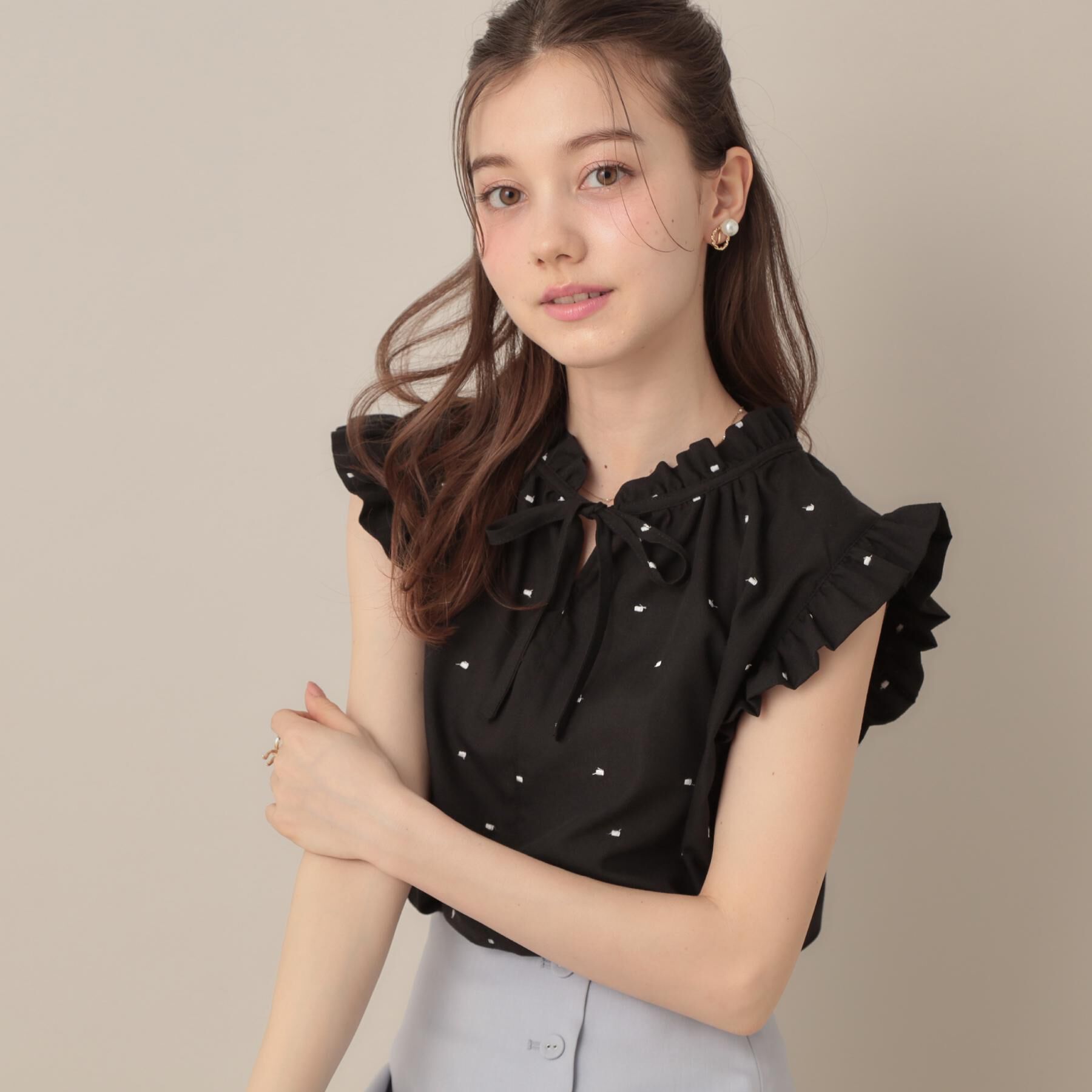 Couture broach「【マシンウォッシャブル】ドット刺繍リボンデザインブラウス」|シャツ・ブラウス|ブラック(119)