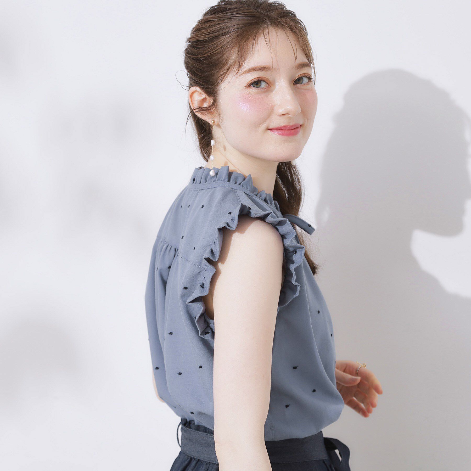 Couture broach「【マシンウォッシャブル】ドット刺繍リボンデザインブラウス」|シャツ・ブラウス|