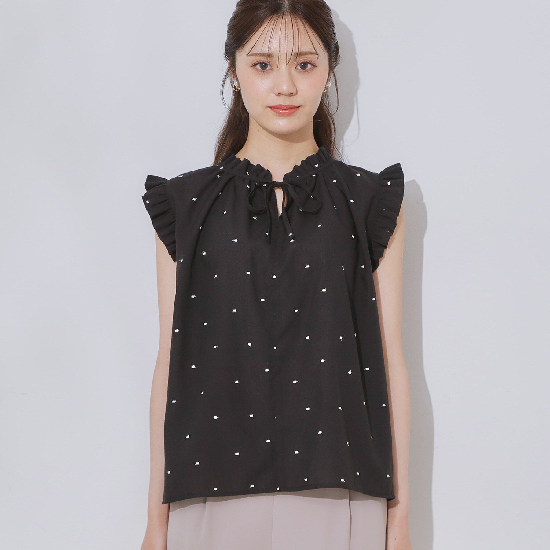 Couture broach「【マシンウォッシャブル】ドット刺繍リボンデザインブラウス」|シャツ・ブラウス|