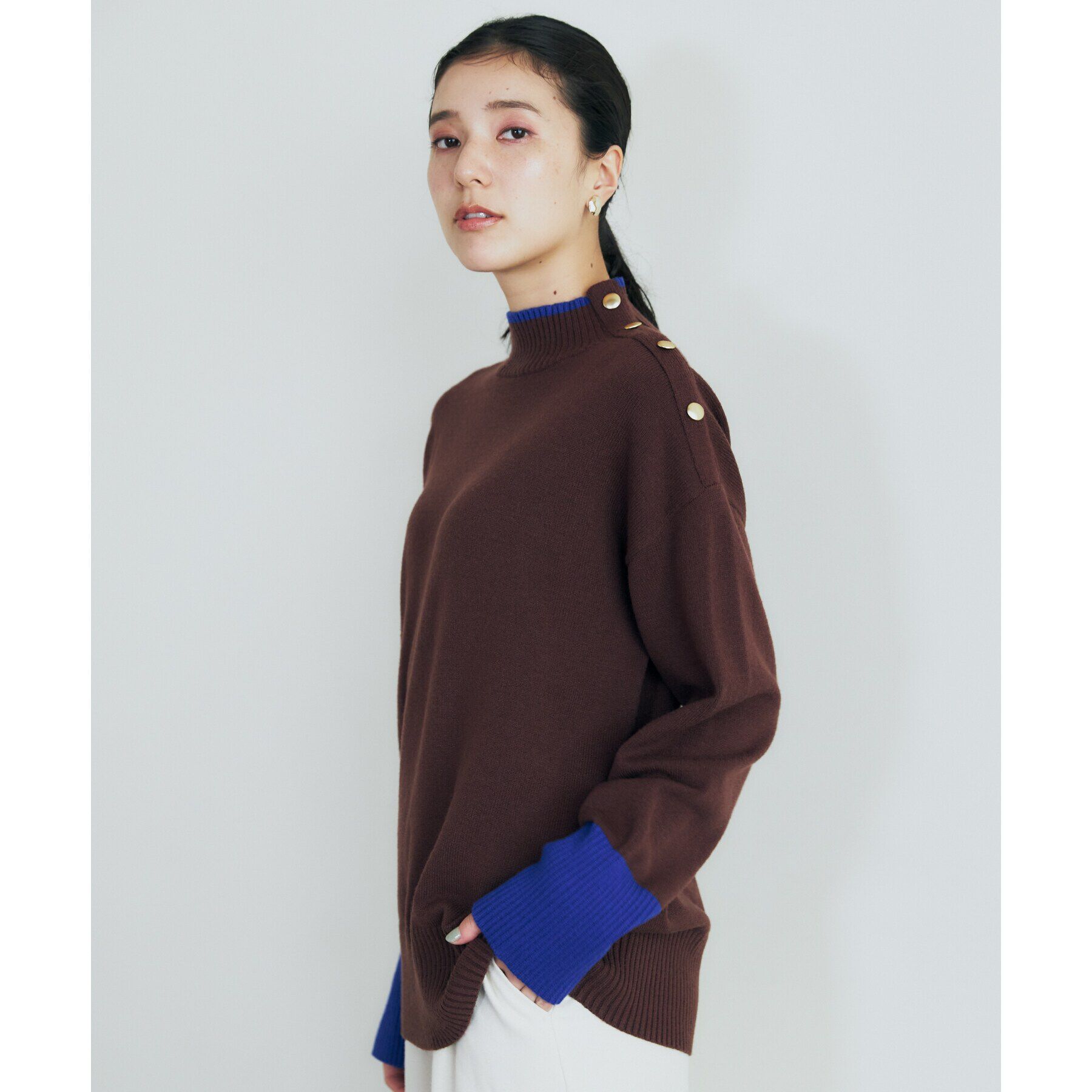 THE SHOP TK「【毛玉になりにくい／静電気防止】配色肩ボタンハイネックニット／洗える」|ニット・セーター|