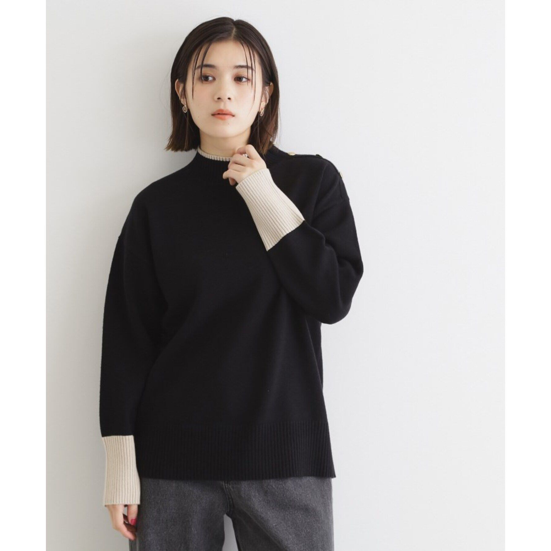 THE SHOP TK「【毛玉になりにくい／静電気防止】配色肩ボタンハイネックニット／洗える」|ニット・セーター|ブラック(519)