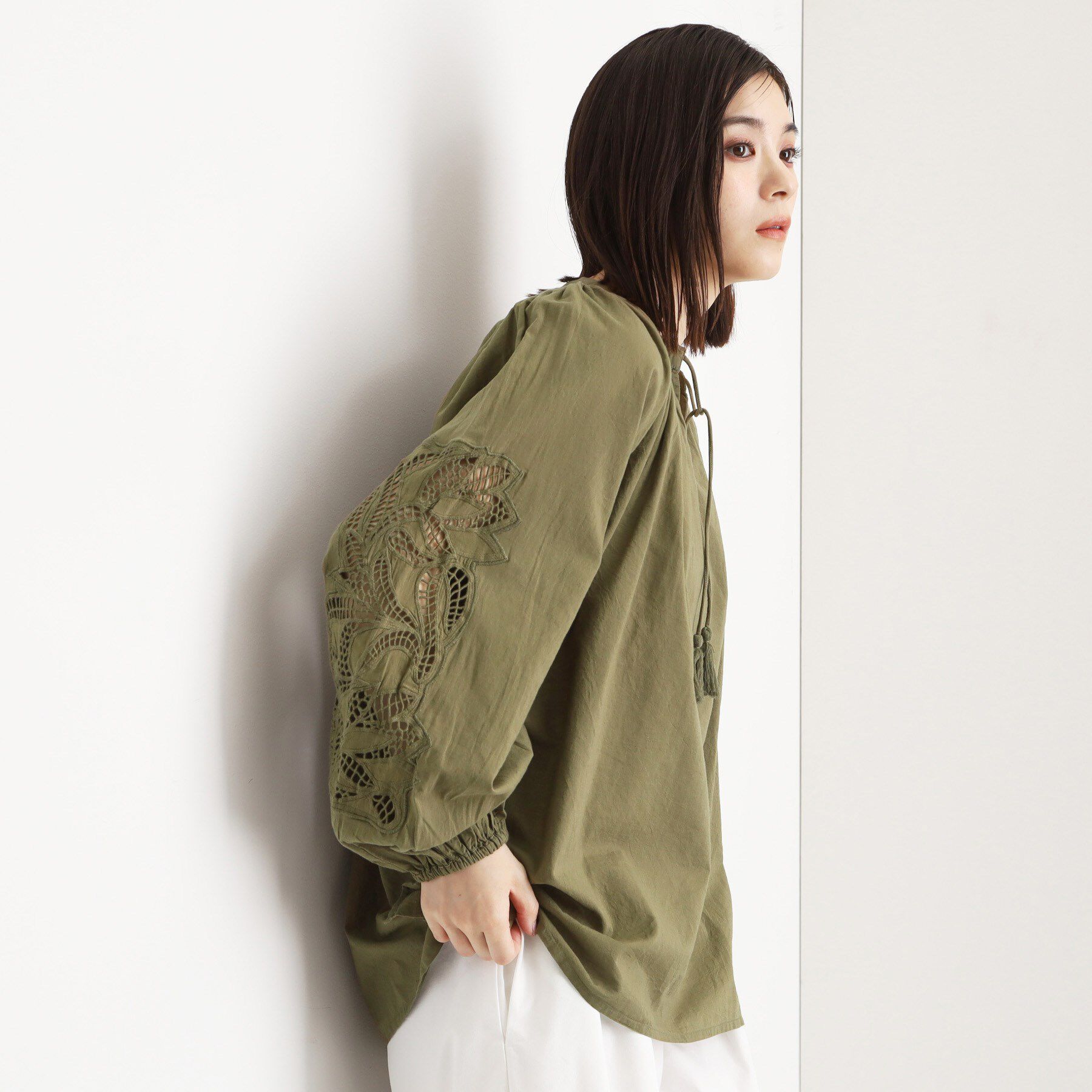 THE SHOP TK「袖刺繍コットンブラウス【洗える】」|シャツ・ブラウス|