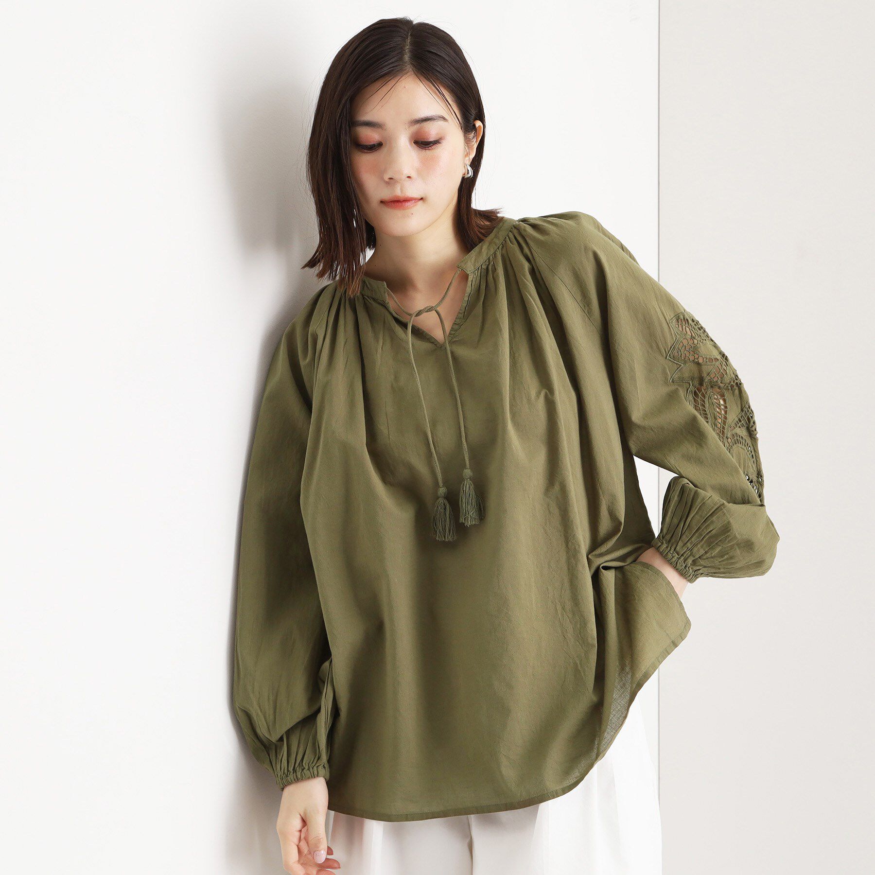 THE SHOP TK「袖刺繍コットンブラウス【洗える】」|シャツ・ブラウス|カーキ(027)