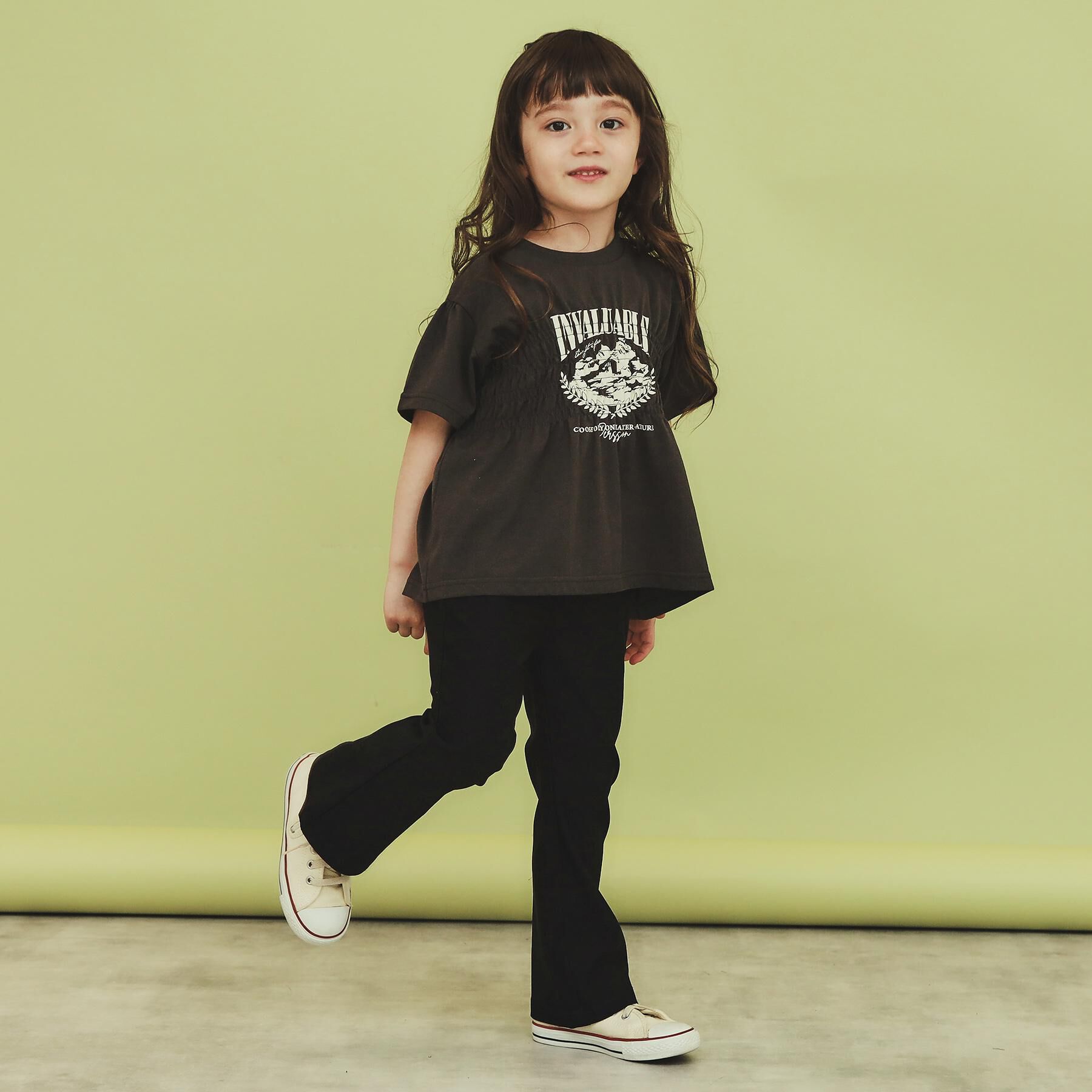 THE SHOP TK「【110-150】シャーリングロゴTシャツ/ママとおそろい・洗濯機OK」|Tシャツ・カットソー|