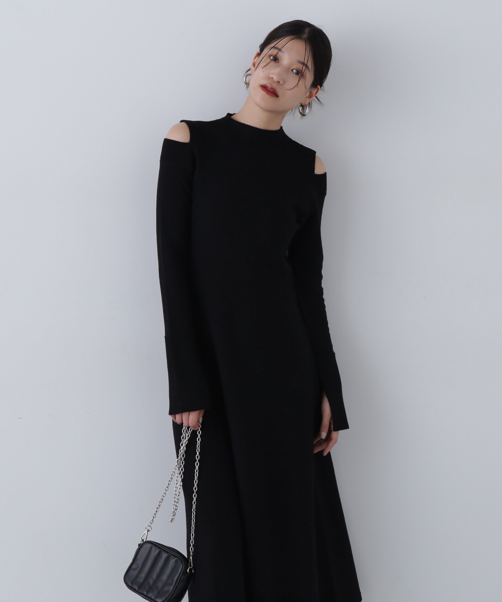  「コールドショルダーニットワンピース」|ワンピース|ブラック
