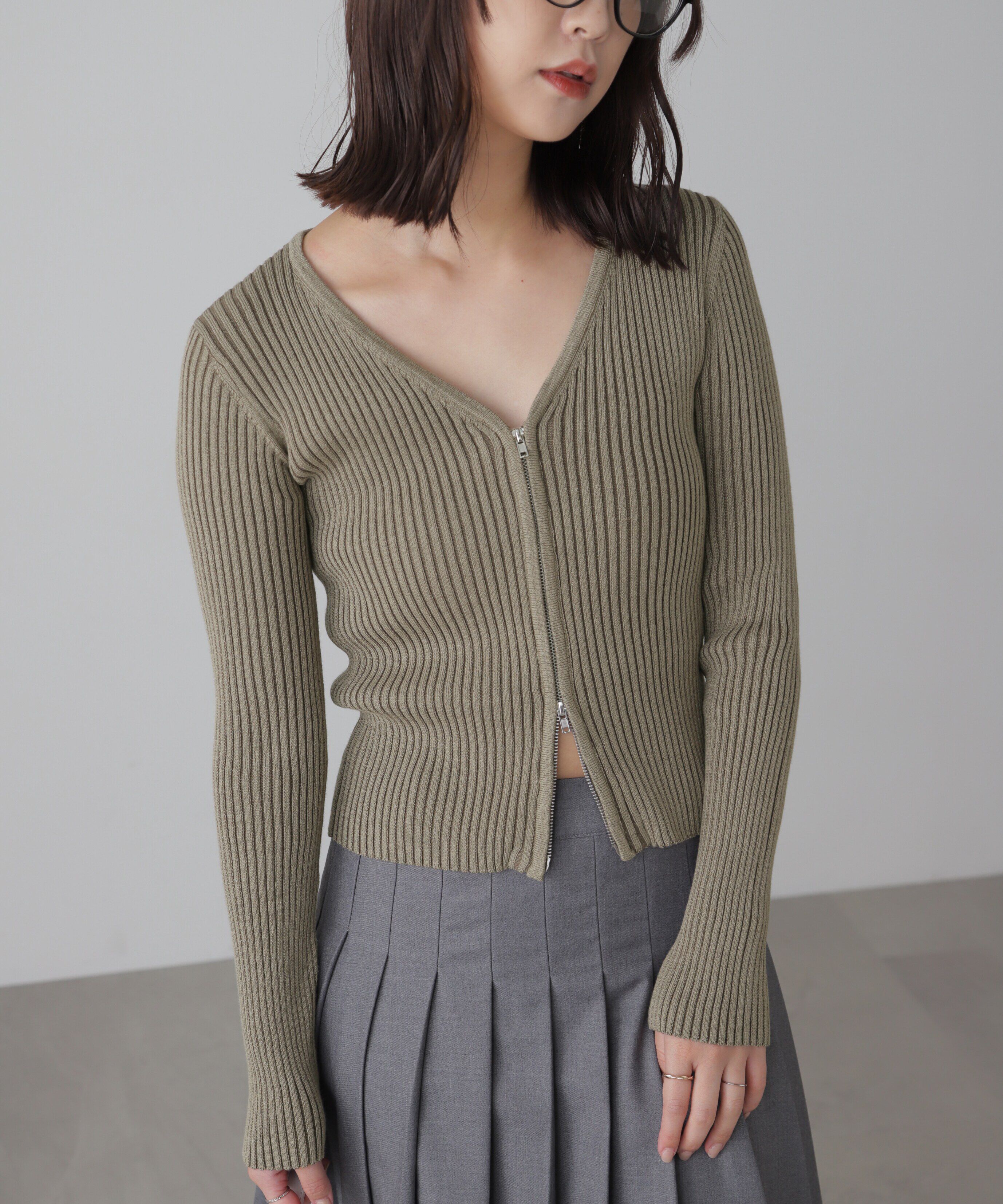  「フロントジップリブVネックニット」|ニット・セーター|
