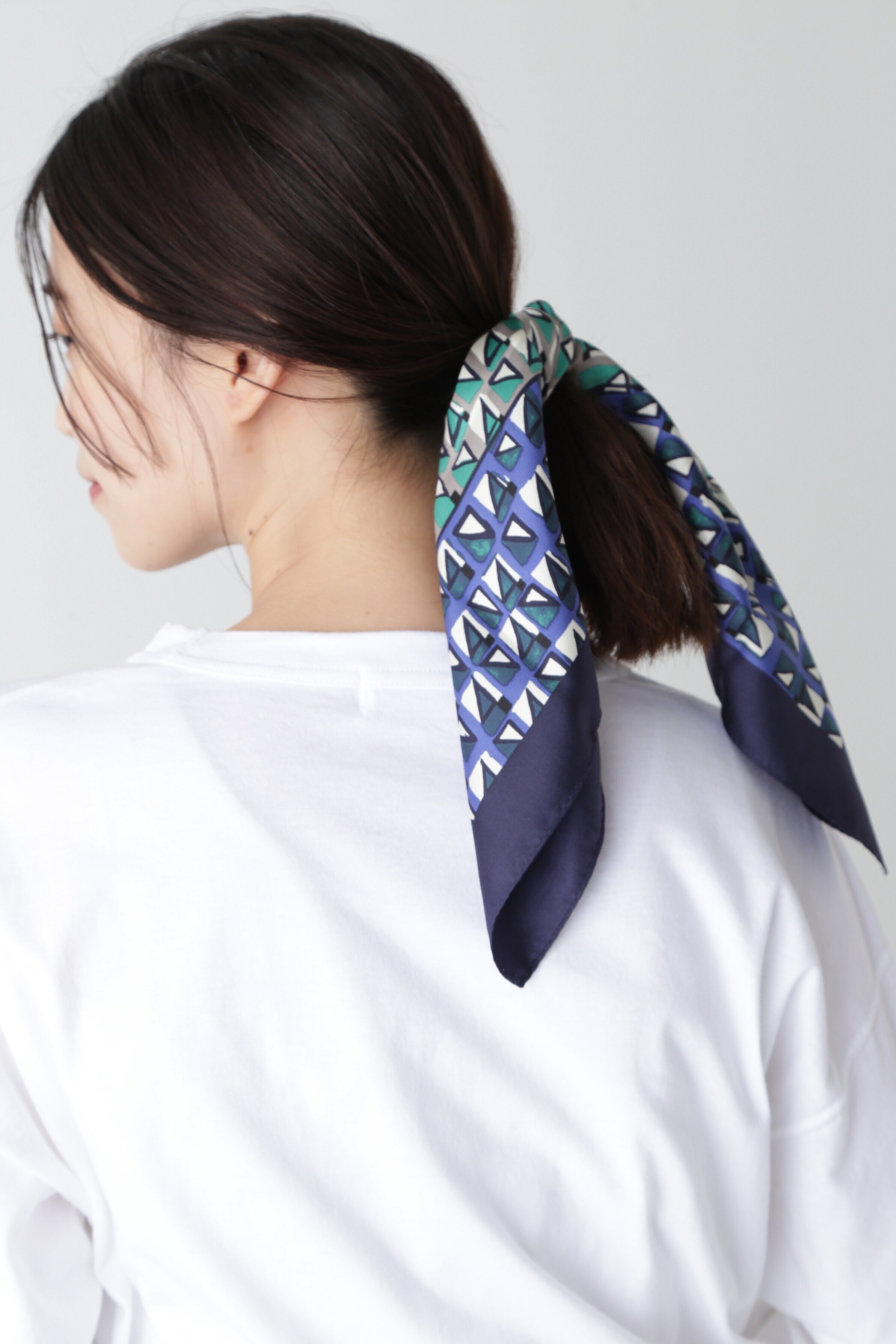  「◆幾何プリントシルクスカーフ」|バンダナ・スカーフ|ネイビー