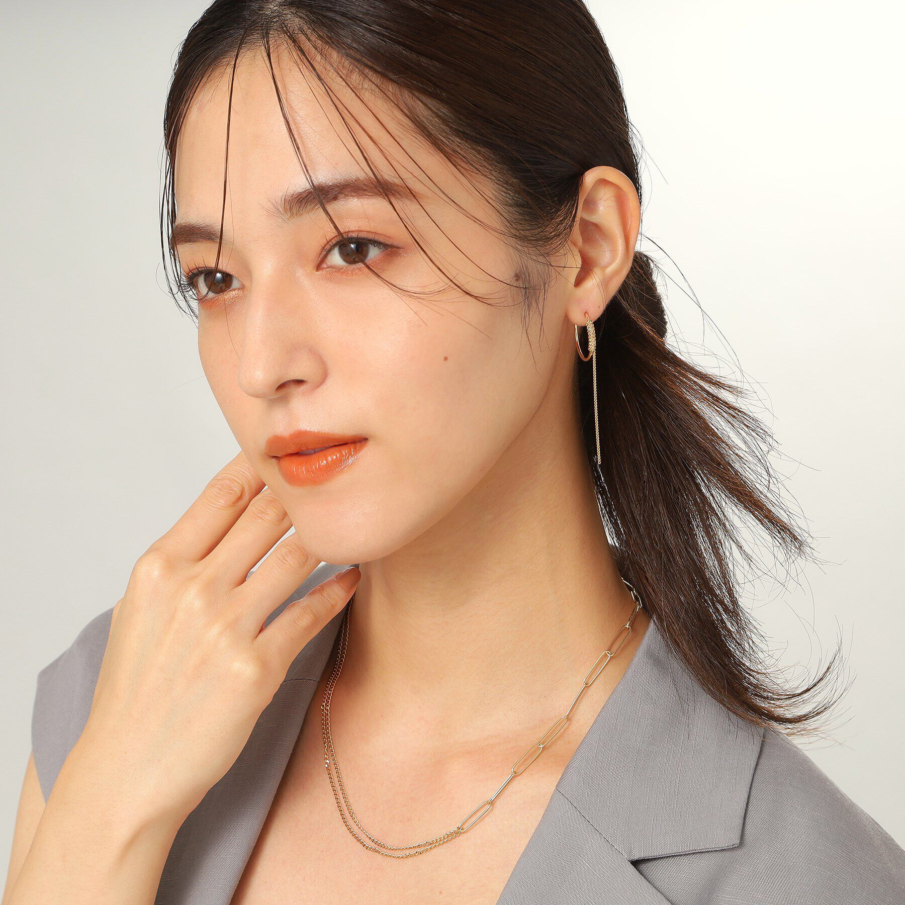 COCOSHNIK「K10中空フープラップチェーン スタッドピアス」|ピアス|