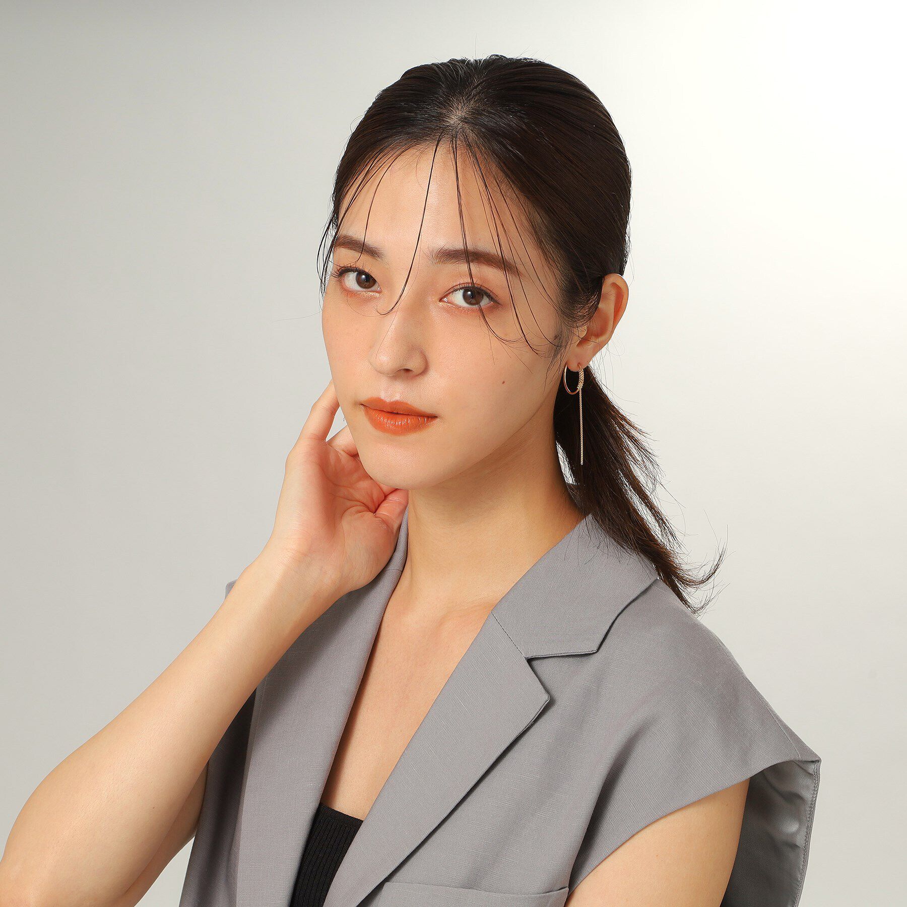 COCOSHNIK「K10中空フープラップチェーン スタッドピアス」|ピアス|