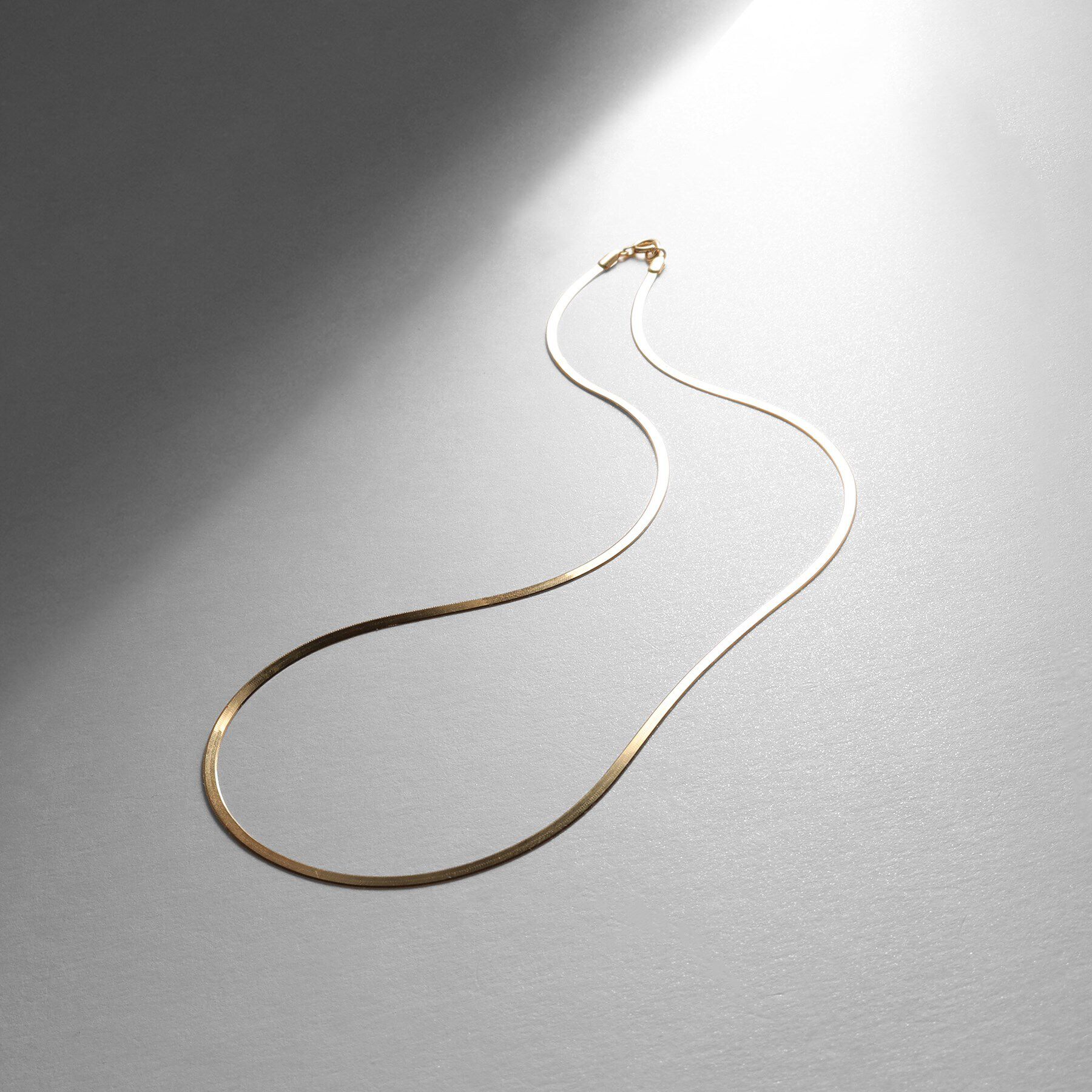 COCOSHNIK「K18フラットスネーク ネックレス細」|ネックレス|イエローゴールド(1