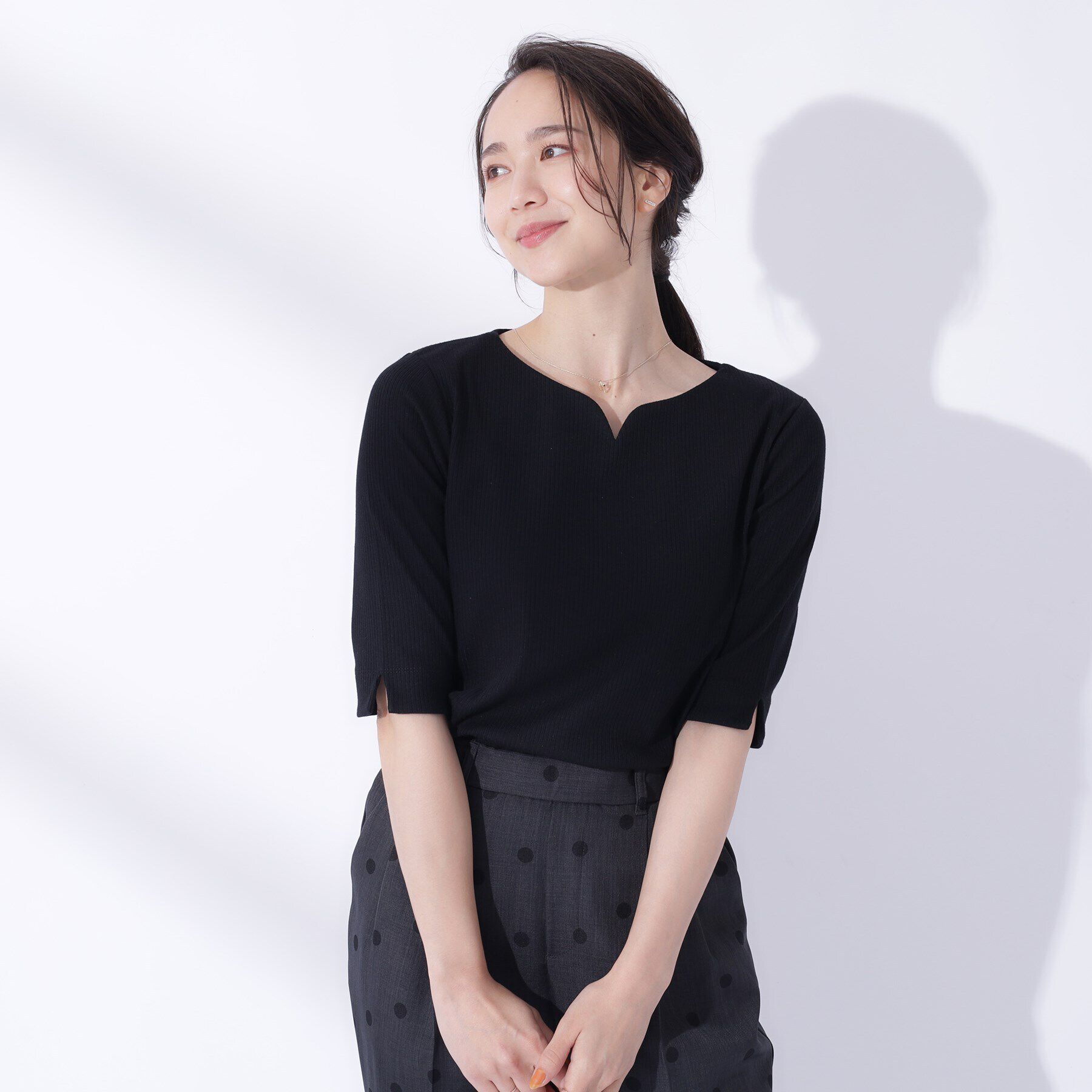 SHOO･LA･RUE「女性らしさをプラスする テレコハートネック 5分袖トップス」|Tシャツ・カットソー|