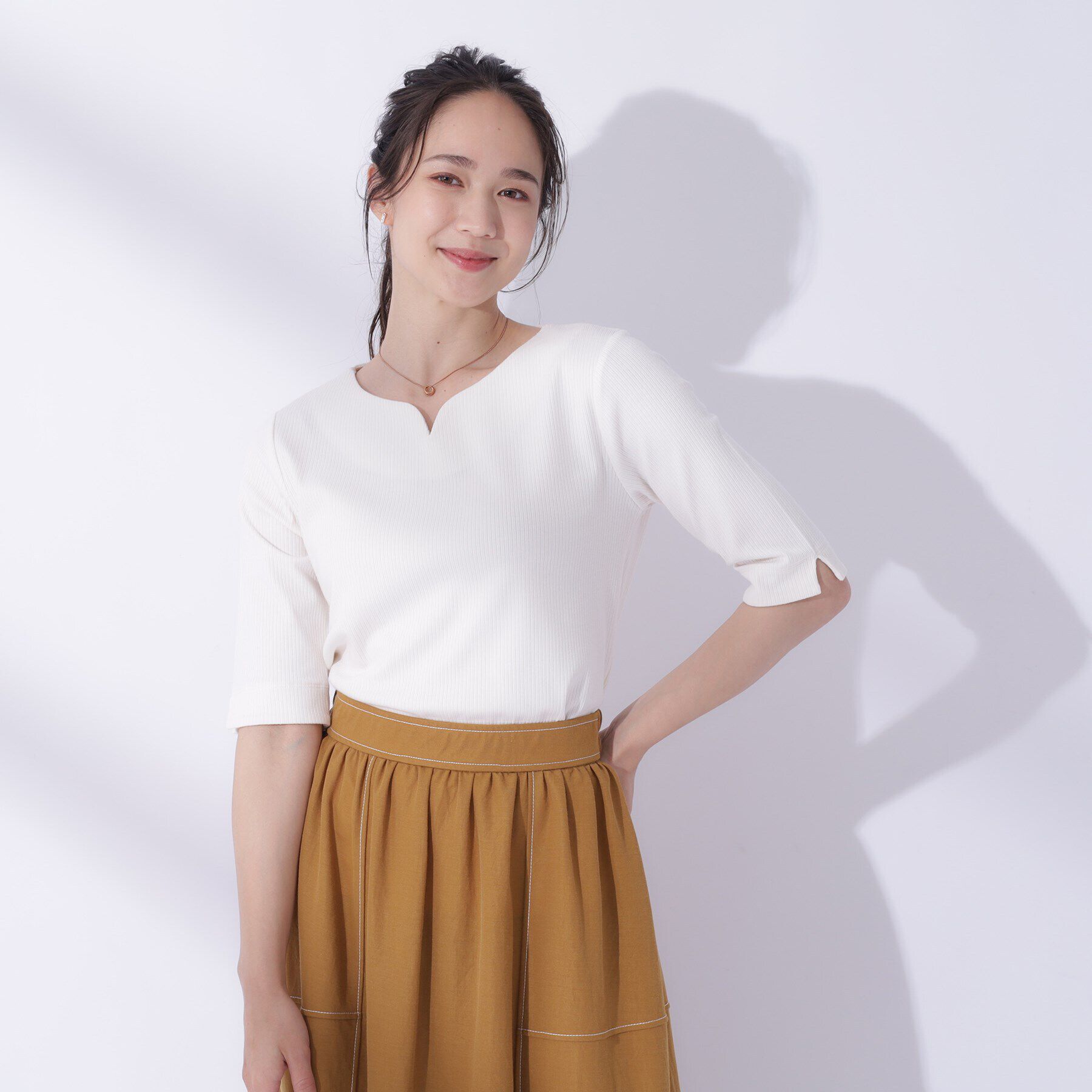 SHOO･LA･RUE「女性らしさをプラスする テレコハートネック 5分袖トップス」|Tシャツ・カットソー|