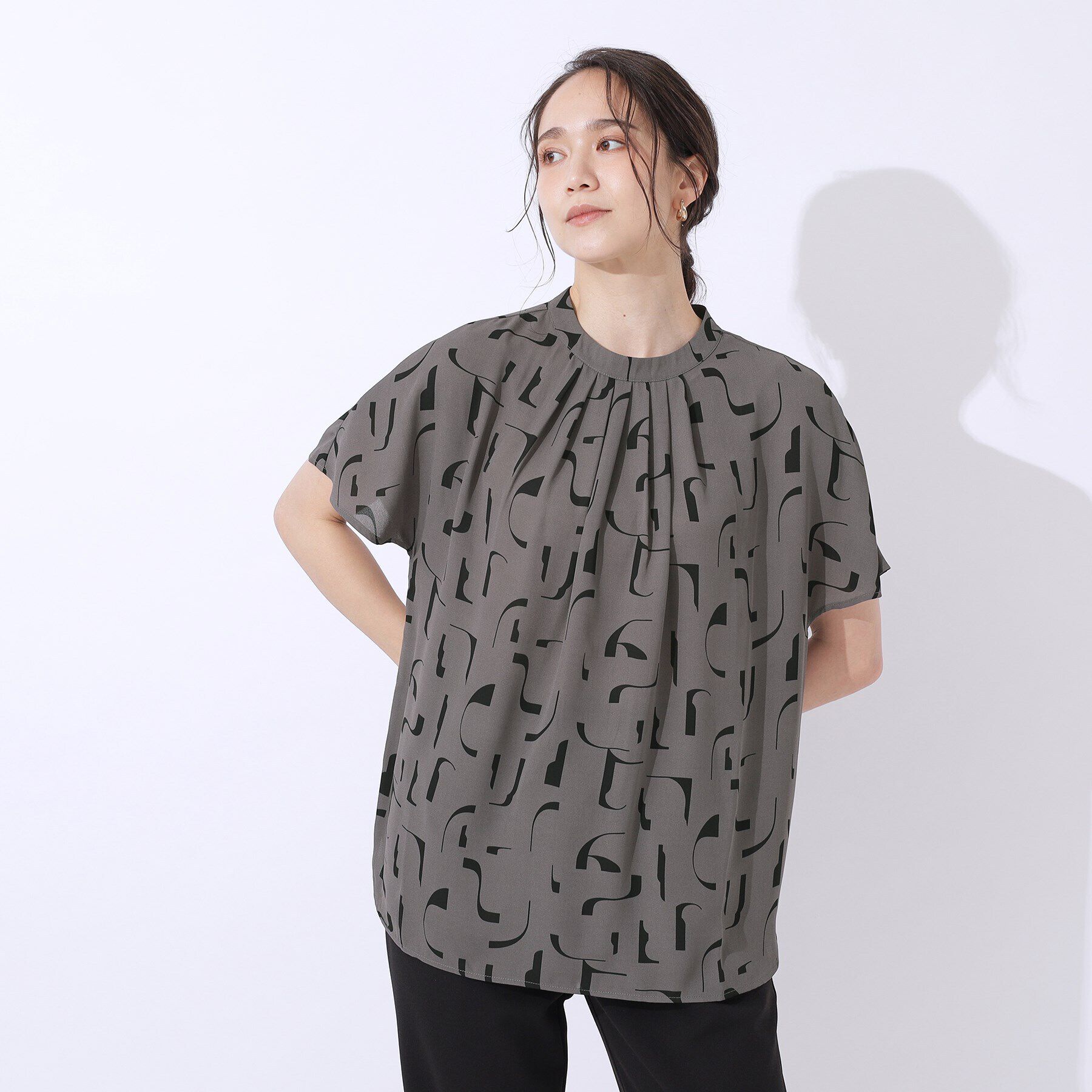 SHOO･LA･RUE「【洗える】周りと差がつく プリントハイネックブラウス」|シャツ・ブラウス|