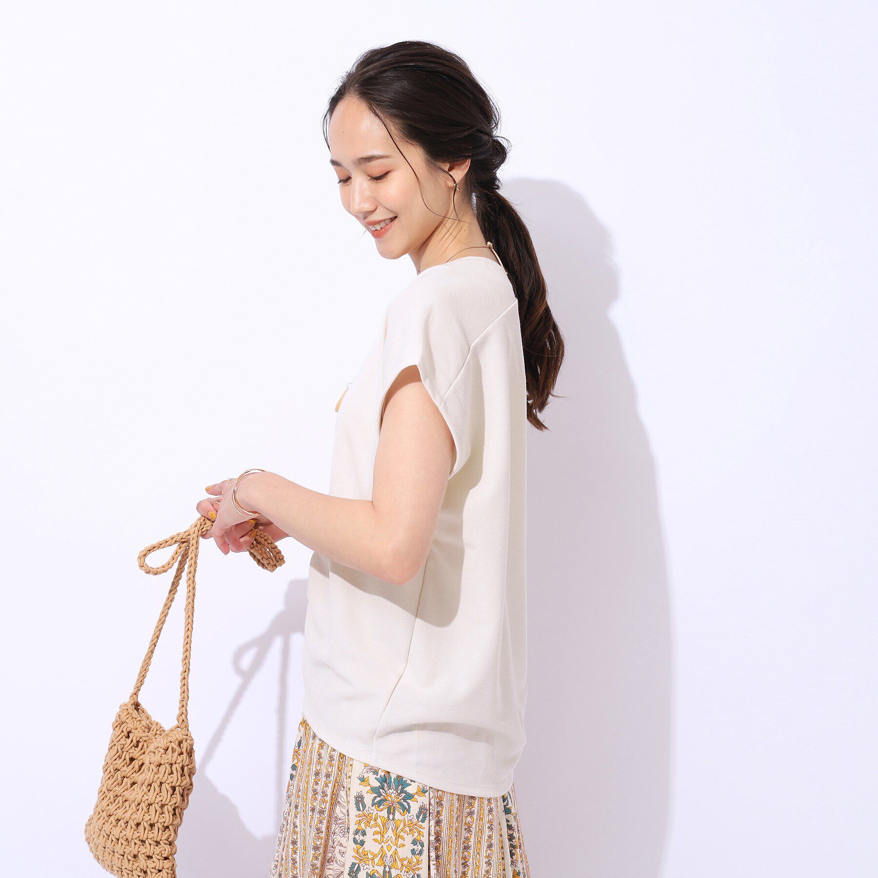 SHOO･LA･RUE「上品な女性らしさを演出　すっきり魅せるVネックトップス」|Tシャツ・カットソー|