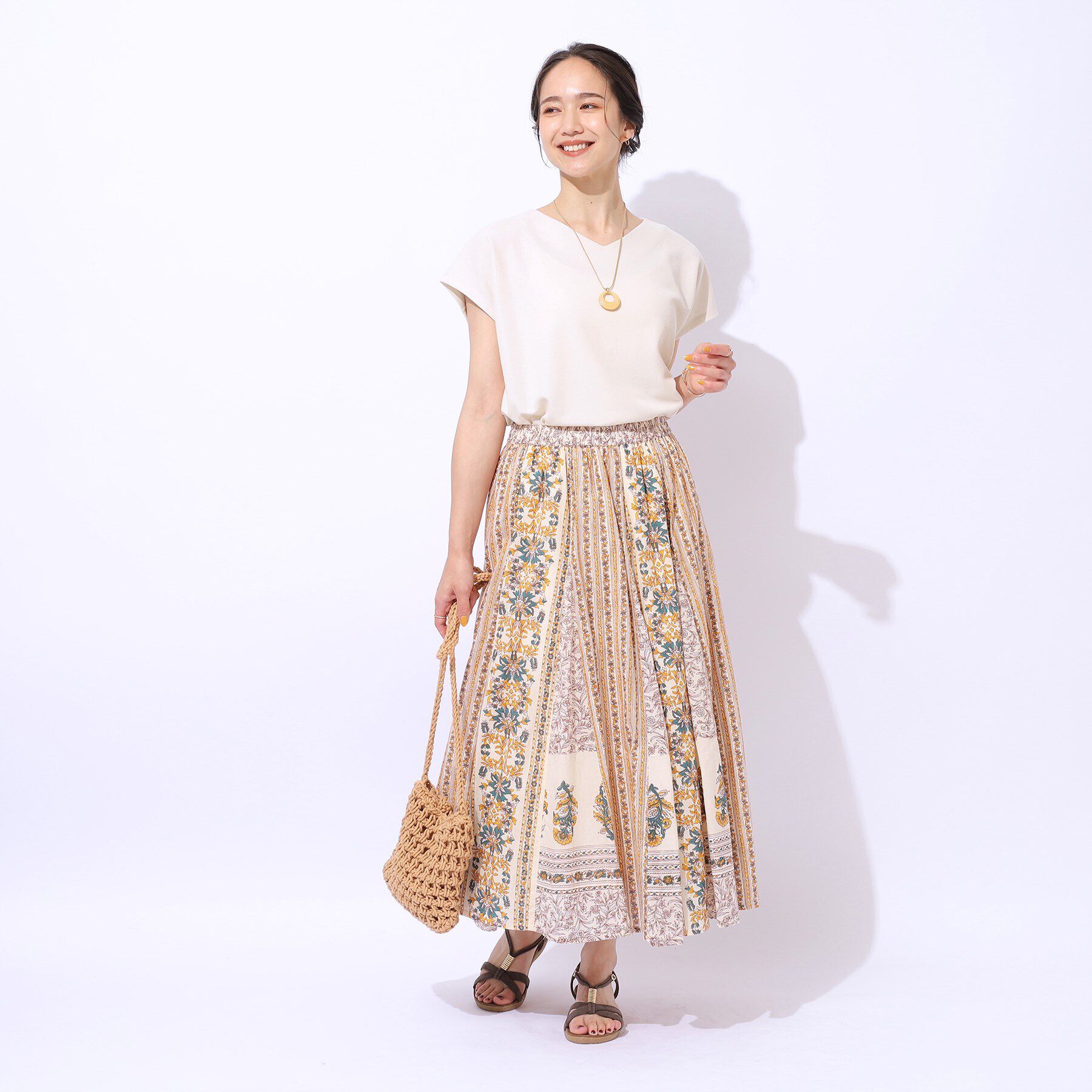 SHOO･LA･RUE「上品な女性らしさを演出　すっきり魅せるVネックトップス」|Tシャツ・カットソー|