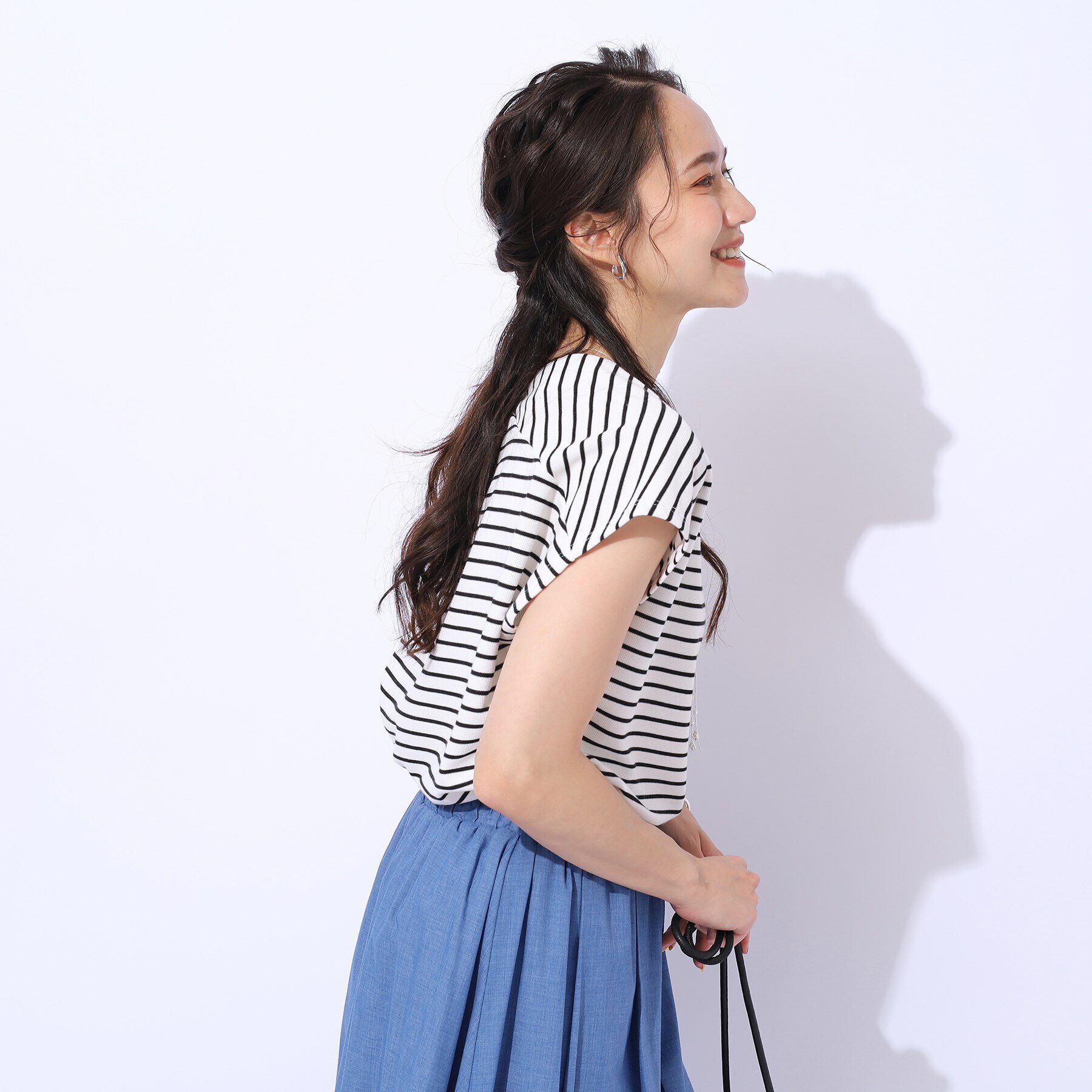 SHOO･LA･RUE「上品な女性らしさを演出　すっきり魅せるVネックトップス」|Tシャツ・カットソー|