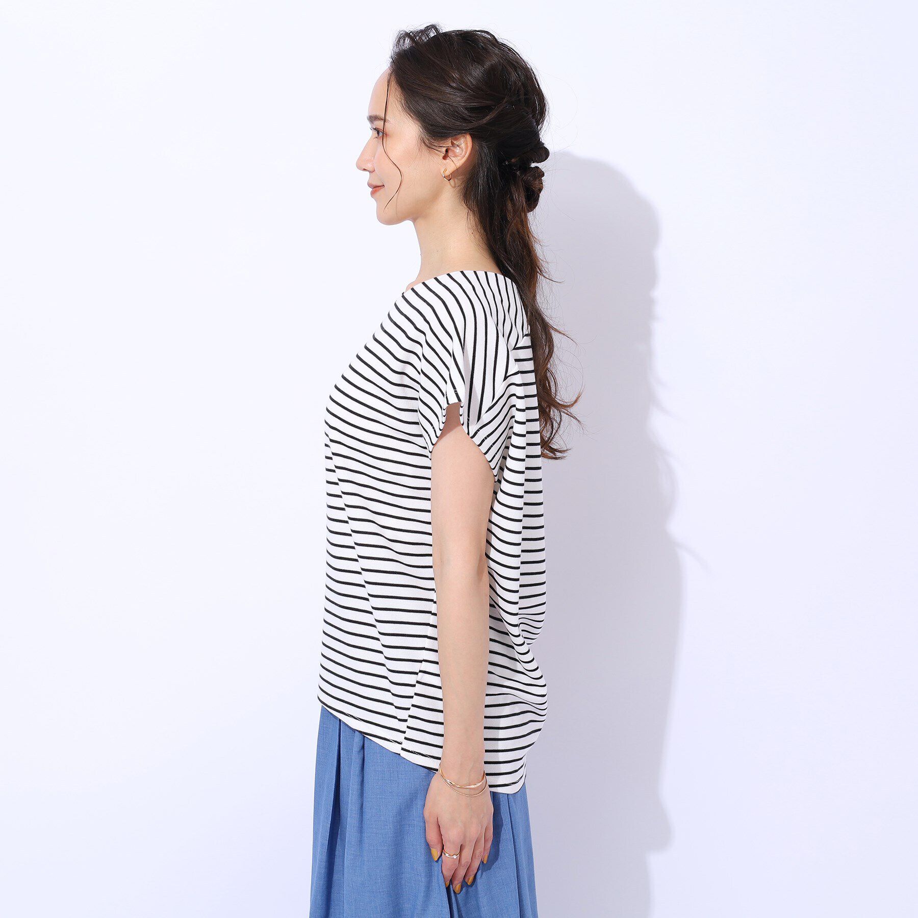 SHOO･LA･RUE「上品な女性らしさを演出　すっきり魅せるVネックトップス」|Tシャツ・カットソー|