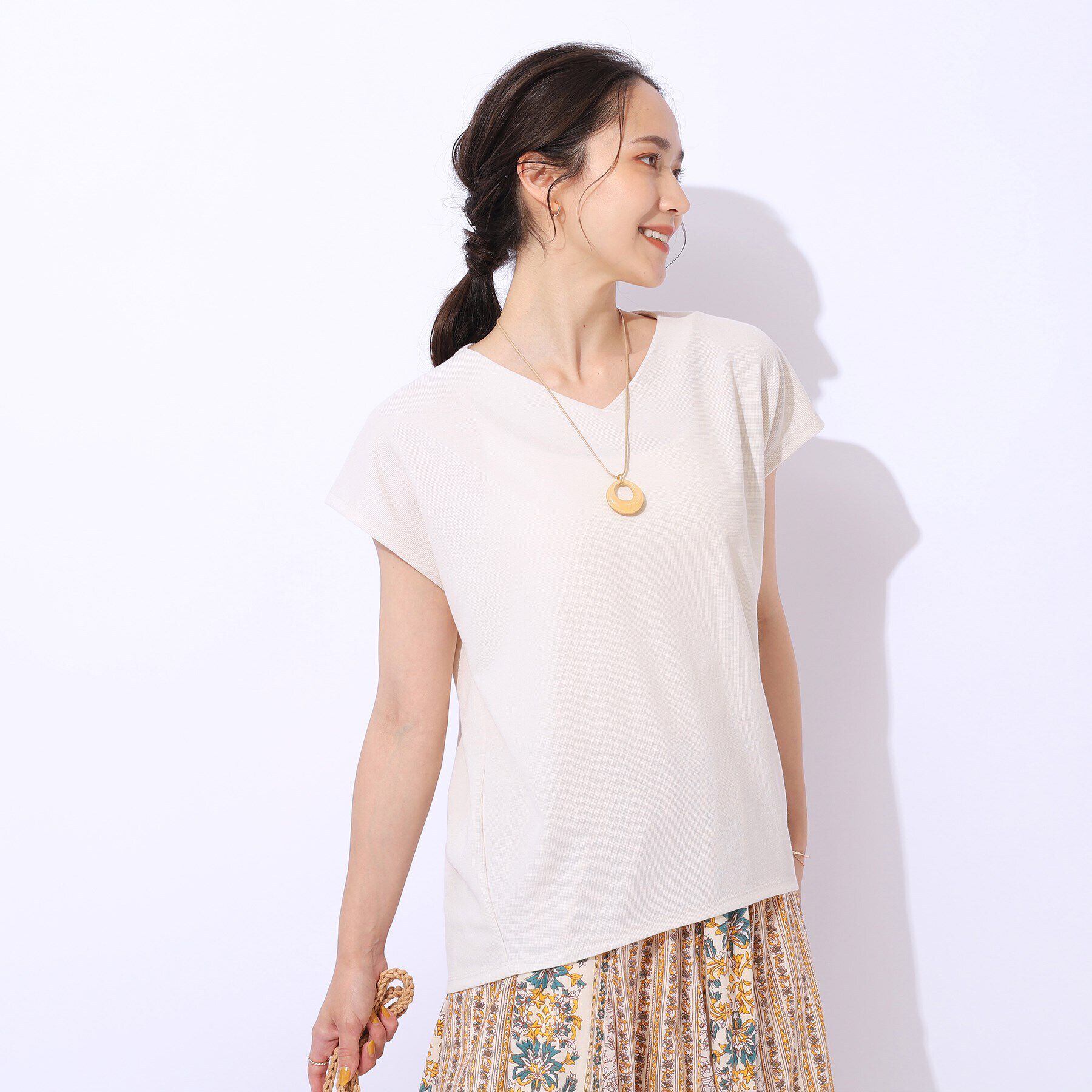 SHOO･LA･RUE「上品な女性らしさを演出　すっきり魅せるVネックトップス」|Tシャツ・カットソー|