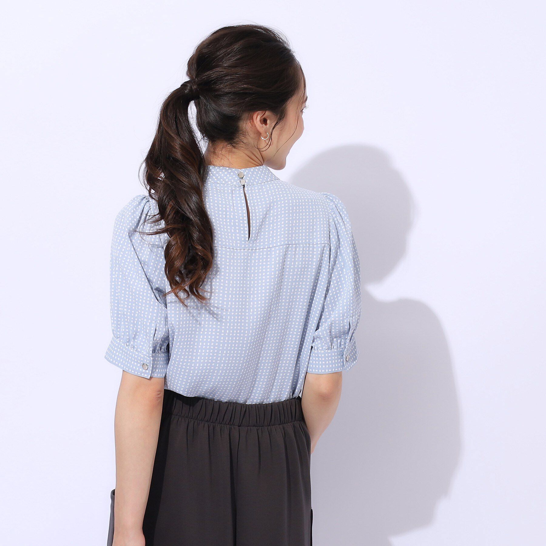 SHOO･LA･RUE「【2WAY/無理せずキレイ】リボンが華やかさをプラスする 5分袖ブラウス」|シャツ・ブラウス|