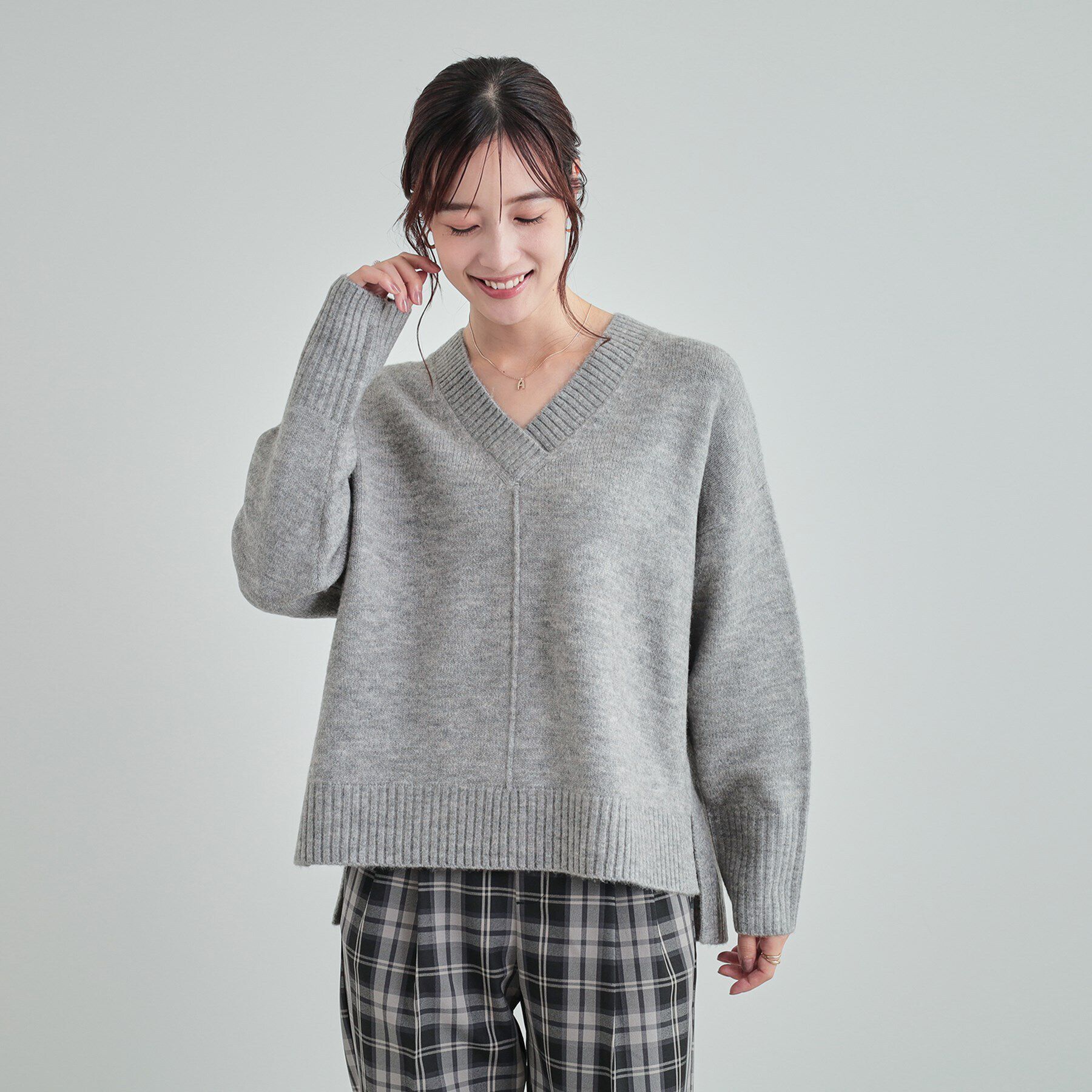 SHOO･LA･RUE「大人の余裕を醸し出す ふわふわ 深Vネックゆるニット」|ニット・セーター|