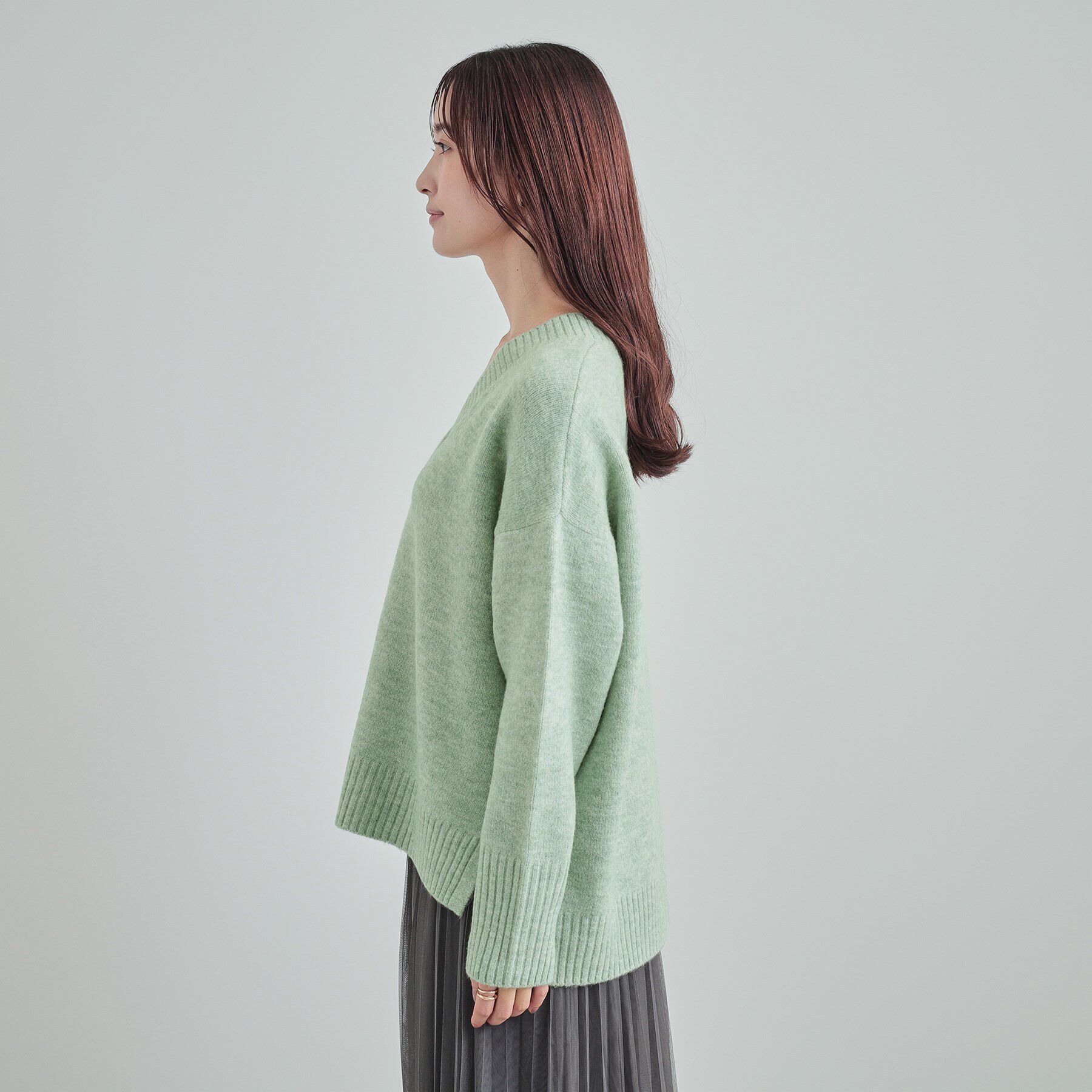 SHOO･LA･RUE「大人の余裕を醸し出す ふわふわ 深Vネックゆるニット」|ニット・セーター|