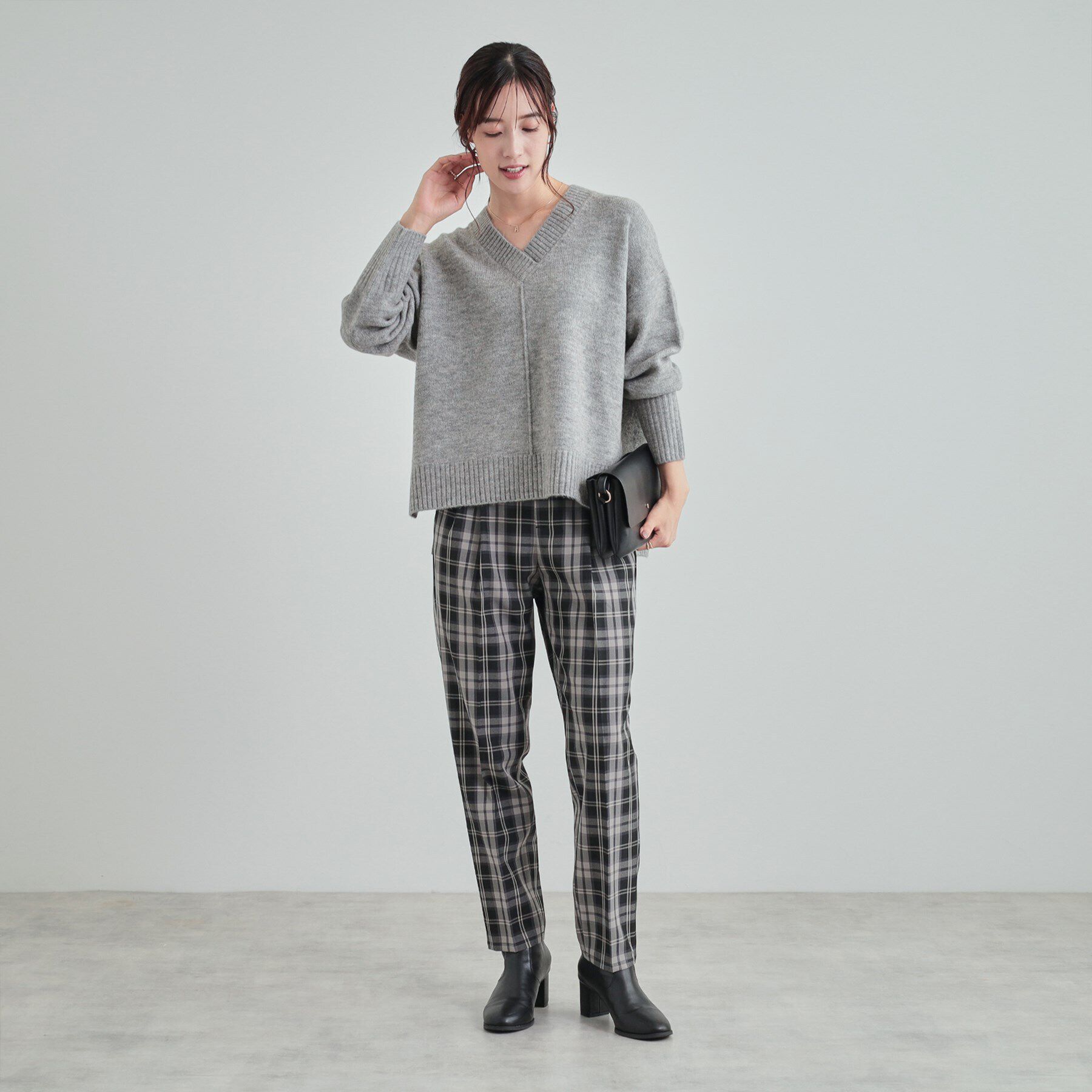 SHOO･LA･RUE「大人の余裕を醸し出す ふわふわ 深Vネックゆるニット」|ニット・セーター|