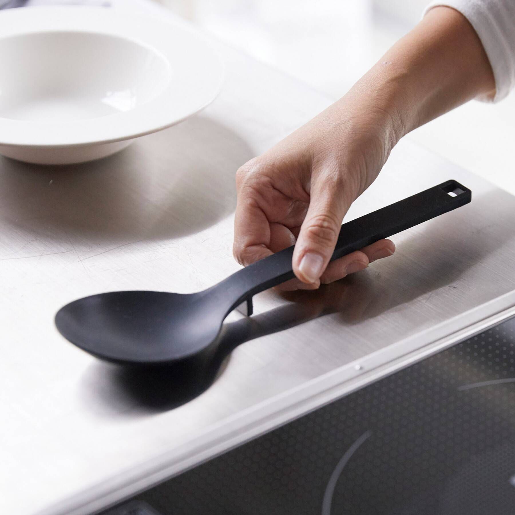 212 KITCHEN STORE「シリコーン調理スプーン BK 山崎実業 ＜tower タワー＞」|食器・キッチングッズ|ブラック(879)