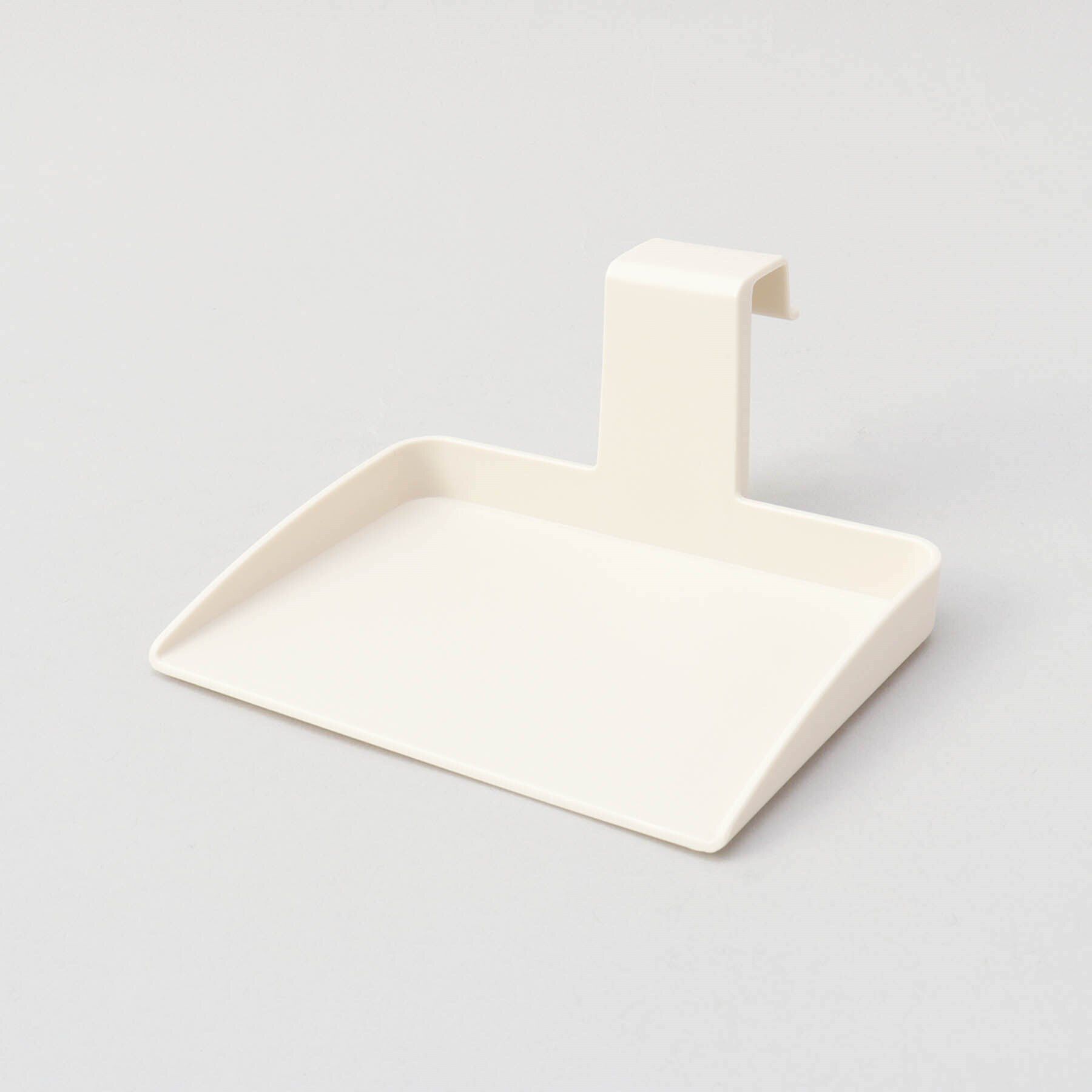 212 KITCHEN STORE「楽ック豆腐トレー付き　盛り皿スリム」|食器・キッチングッズ|