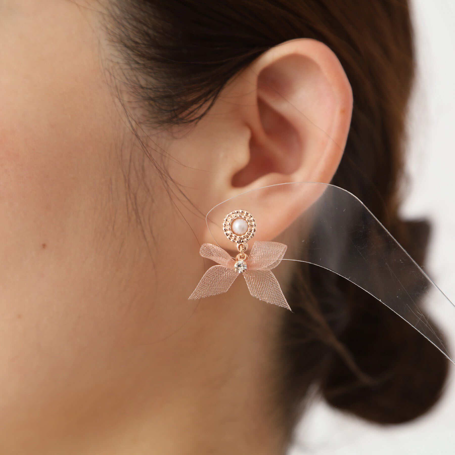 Grandedge「ピアス ニッケルフリー シアー リボン パール調 ストーン チタンポスト ドロップピアス」|ピアス|