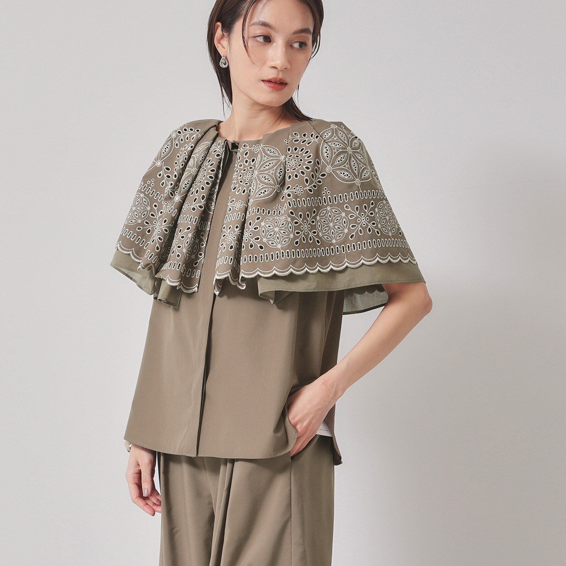 SunaUna「【幾何柄／エンブロイダリー】ケープカラーブラウス」|シャツ・ブラウス|