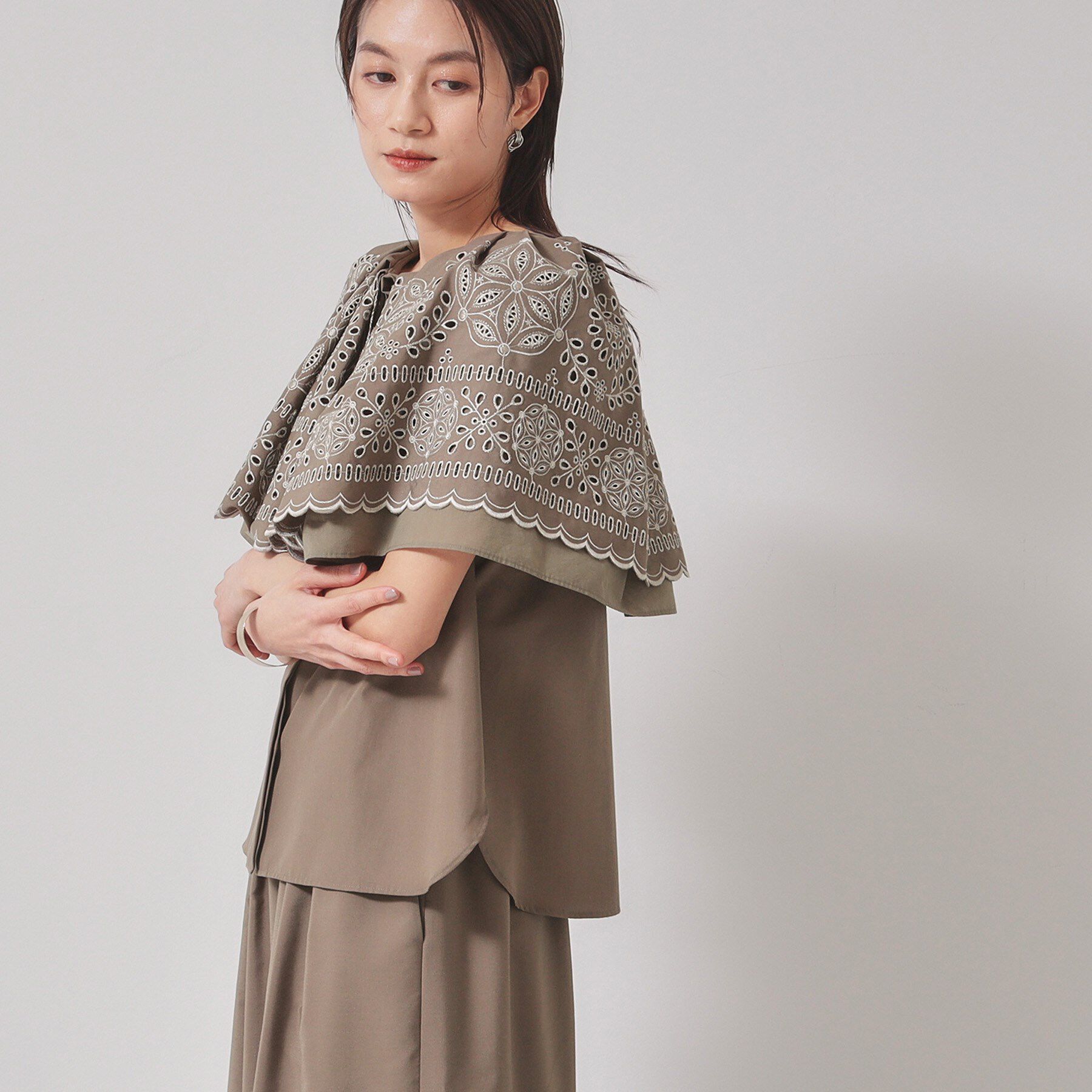 SunaUna「【幾何柄／エンブロイダリー】ケープカラーブラウス」|シャツ・ブラウス|