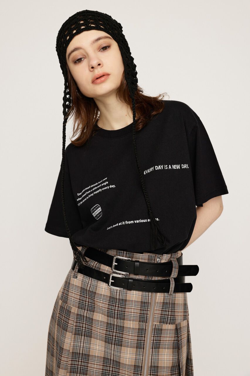 SLY「RANDOM LOGO PRINT Tシャツ」|Tシャツ・カットソー|BLK