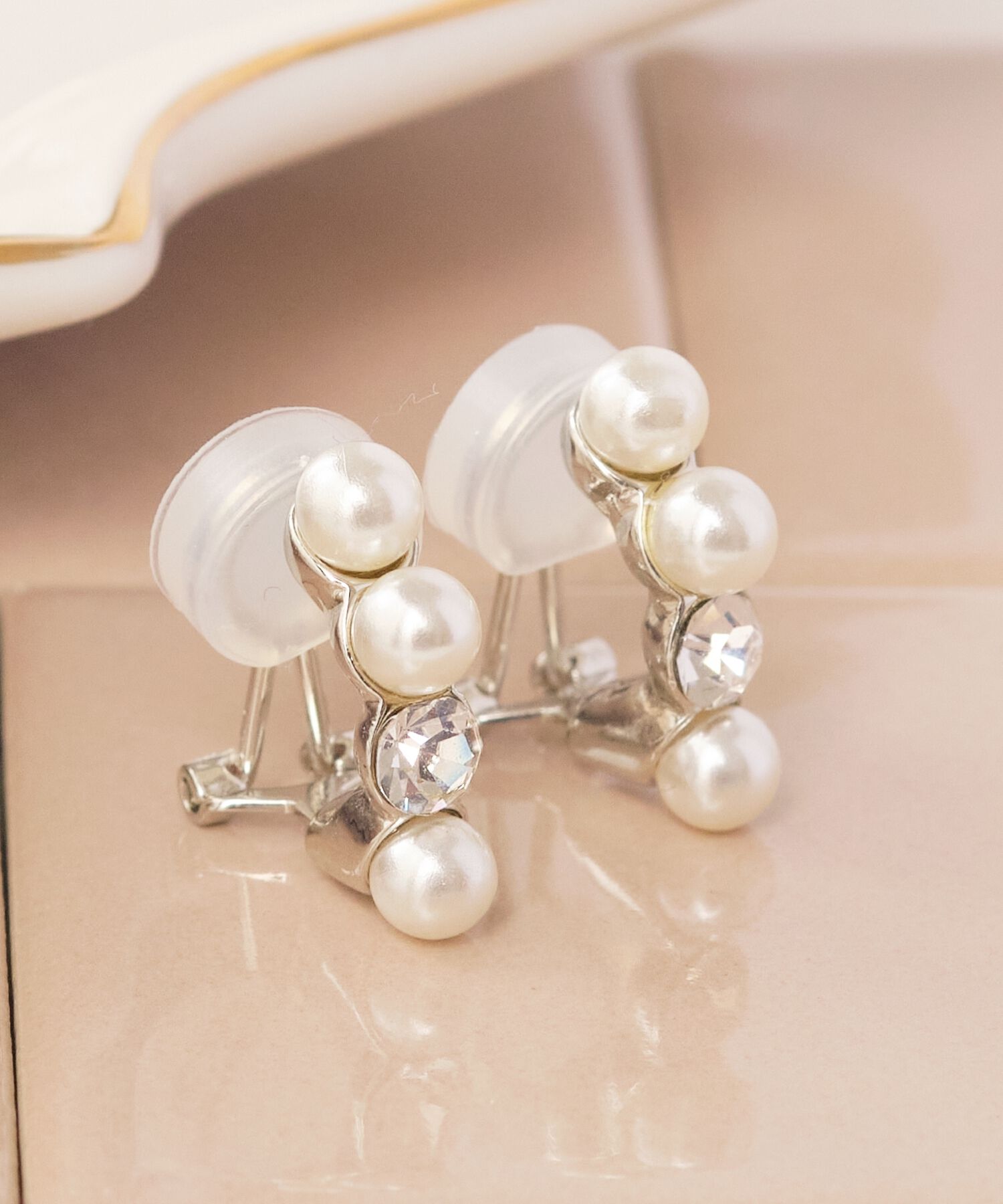 Phoebe「【シリーズ累計販売15000点突破】痛くないシリーズノーブルパールシャインエアリーイヤリング」|イヤリング|