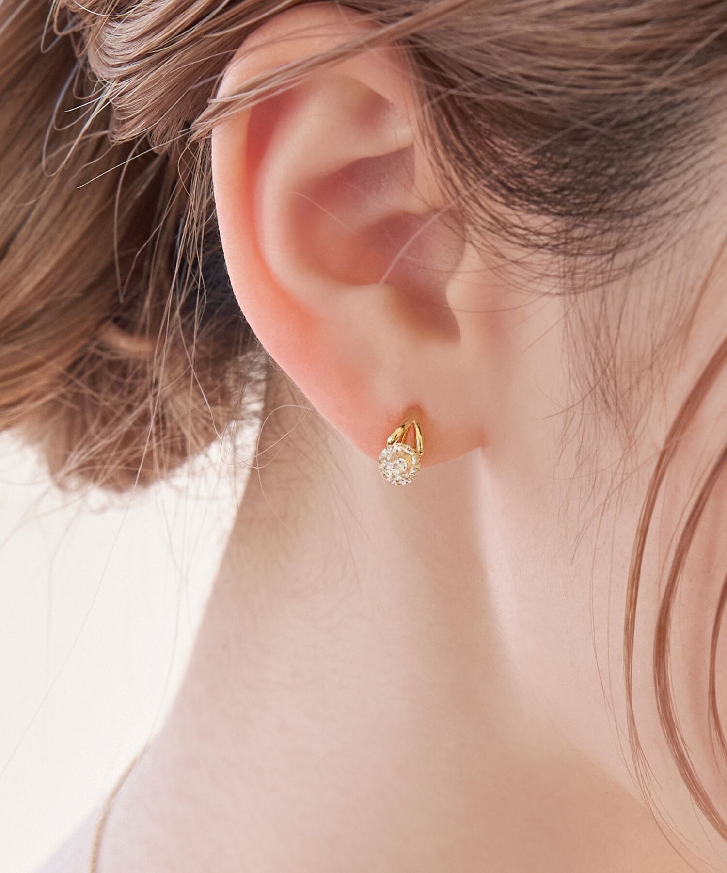 Phoebe「【金属アレルギー対応】【痛くないシリーズ】ルーセントビジューライトフィットイヤリング　ゴールド」|イヤリング|ゴールド