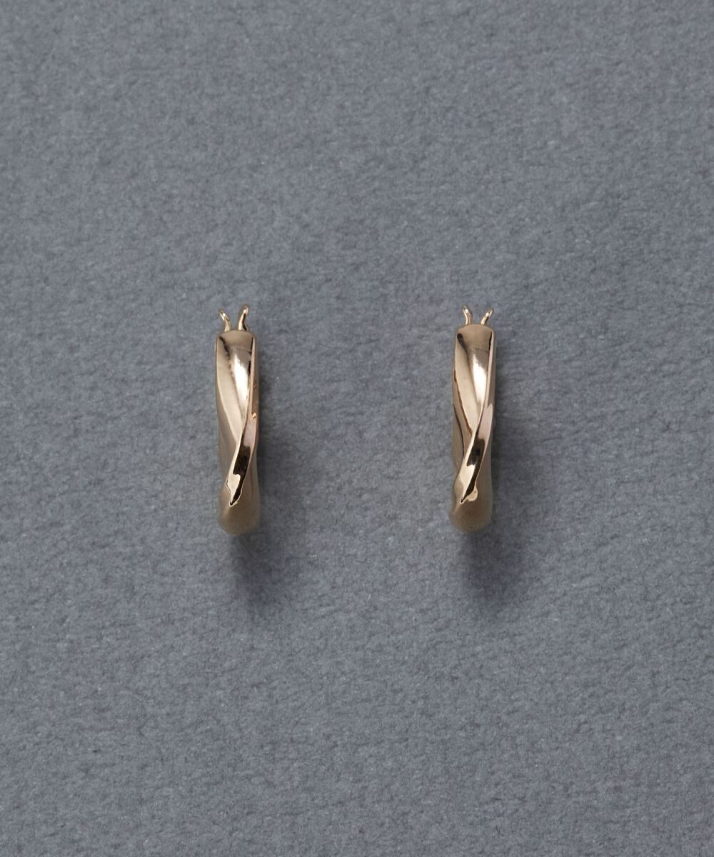 Phoebe「【金属アレルギー対応】ウェーブフープセラミックピアス　シャンパンゴールド」|ピアス|シャンパンゴールド