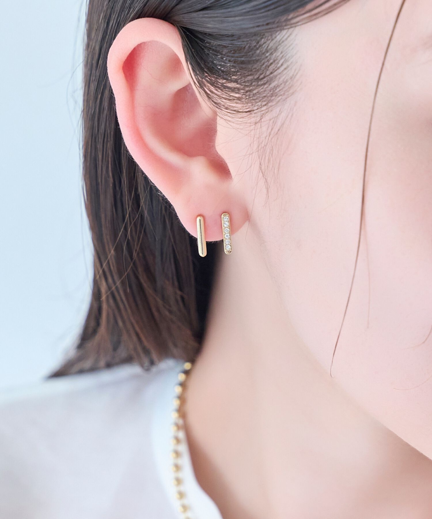 Phoebe「【痛くないシリーズ/金属アレルギー対応】ダブルラインビジューライトフィットイヤリング　ゴールド」|イヤリング|