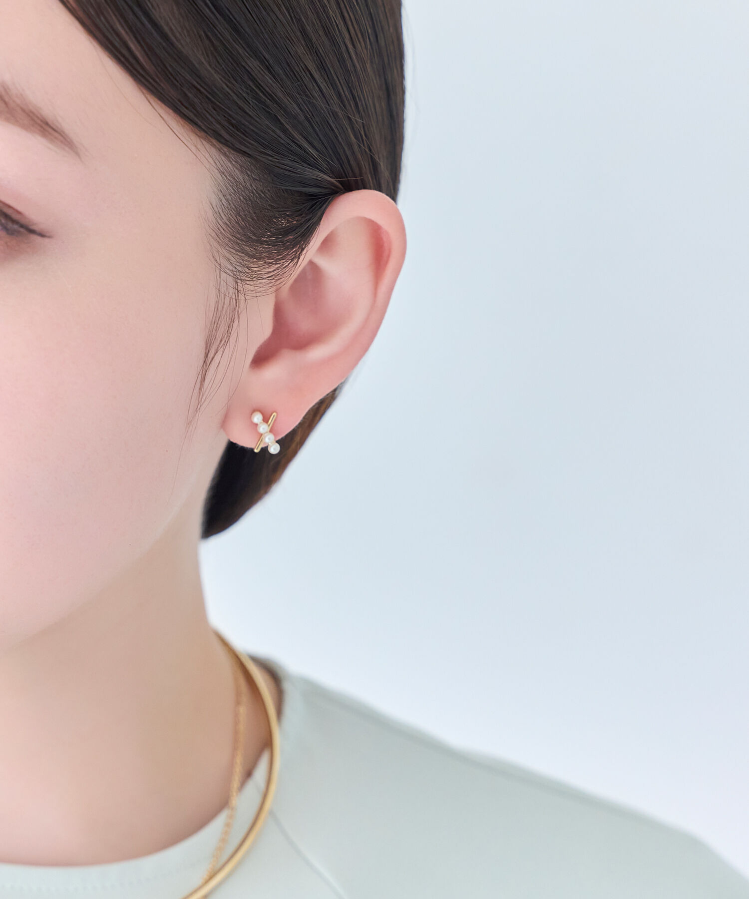 Phoebe「【痛くないシリーズ/金属アレルギー対応】パールクロスライトフィットイヤリング　ゴールド」|イヤリング|ゴールド