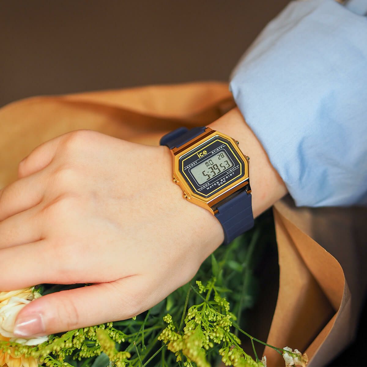 ICE-WATCH「〈ICE-WATCH(ｱｲｽｳｫｯﾁ)〉ICE digit retro ﾄﾜｲﾗｲﾄ ｽﾓｰﾙ」|腕時計|YELLOW GOLD