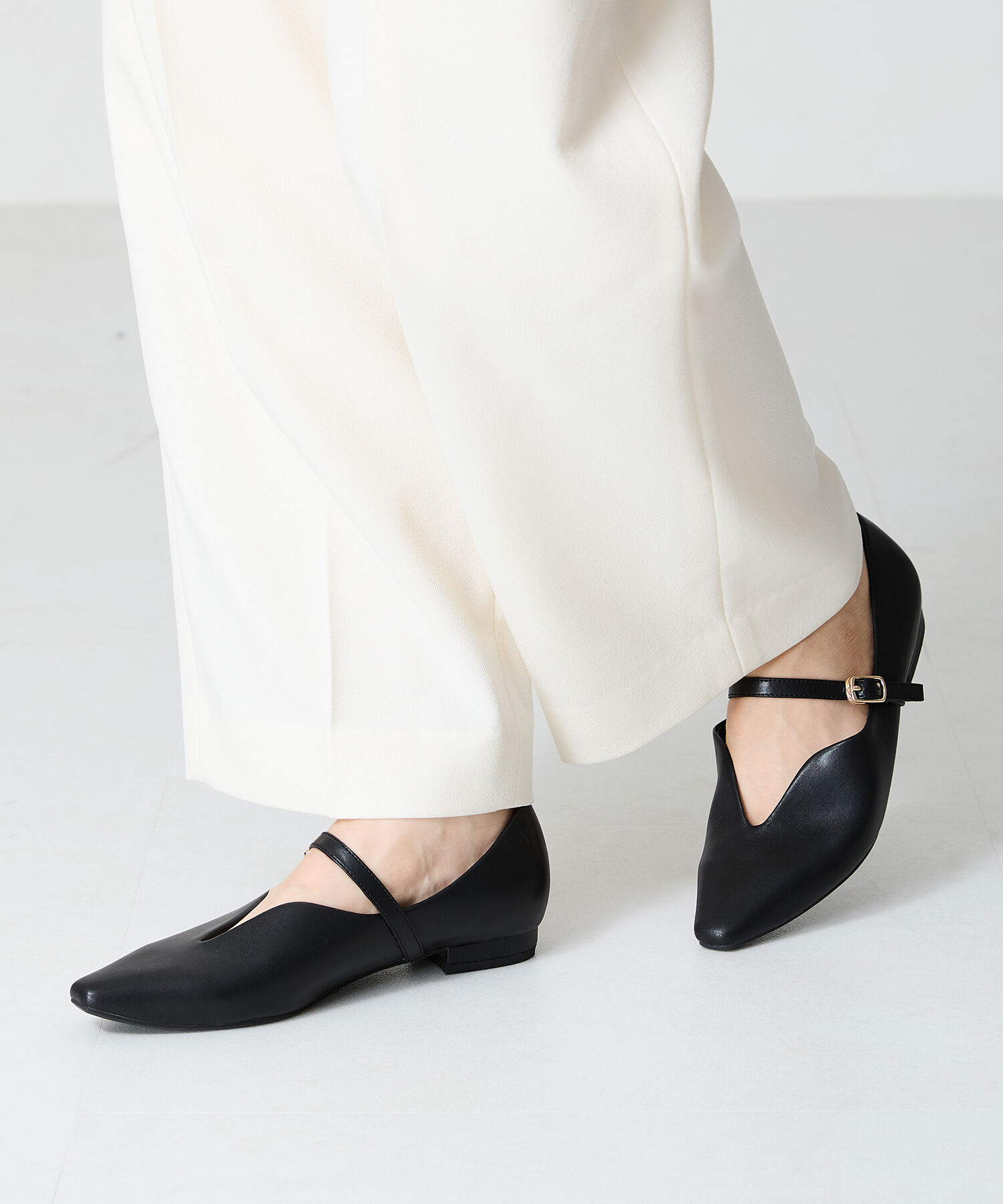 ORiental TRaffic「【WEB限定】ベルト デザイン フラットパンプス /45302  ベーシック  シンプル ストラップパンプス」|パンプス|